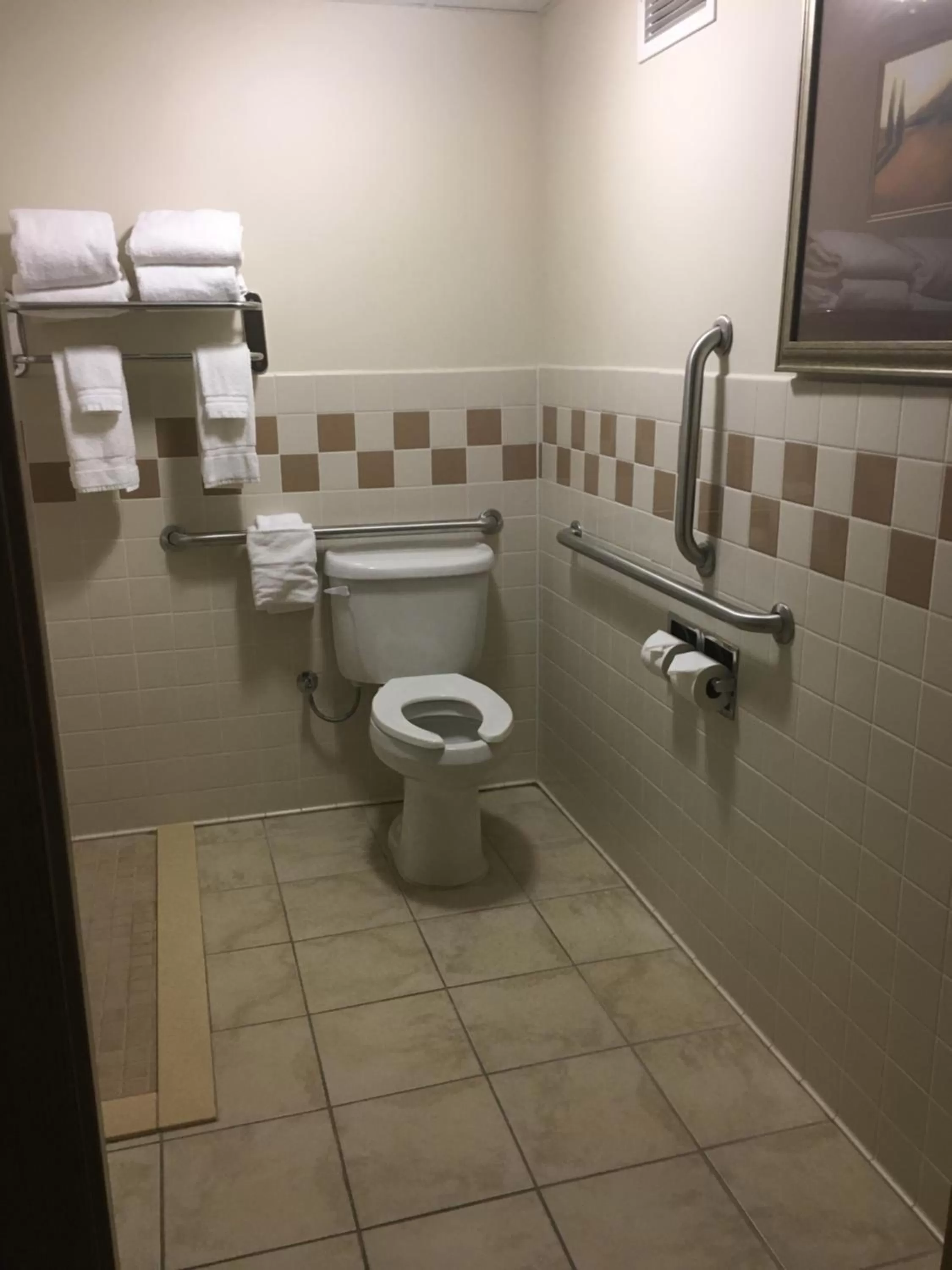 AmericInn by Wyndham Monmouth