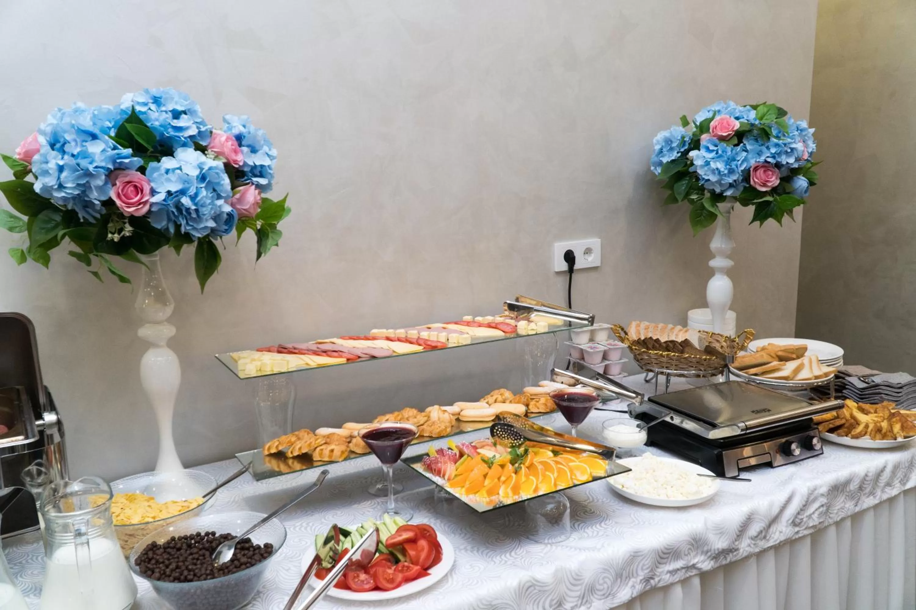 Breakfast, Food in East Palace Hotel