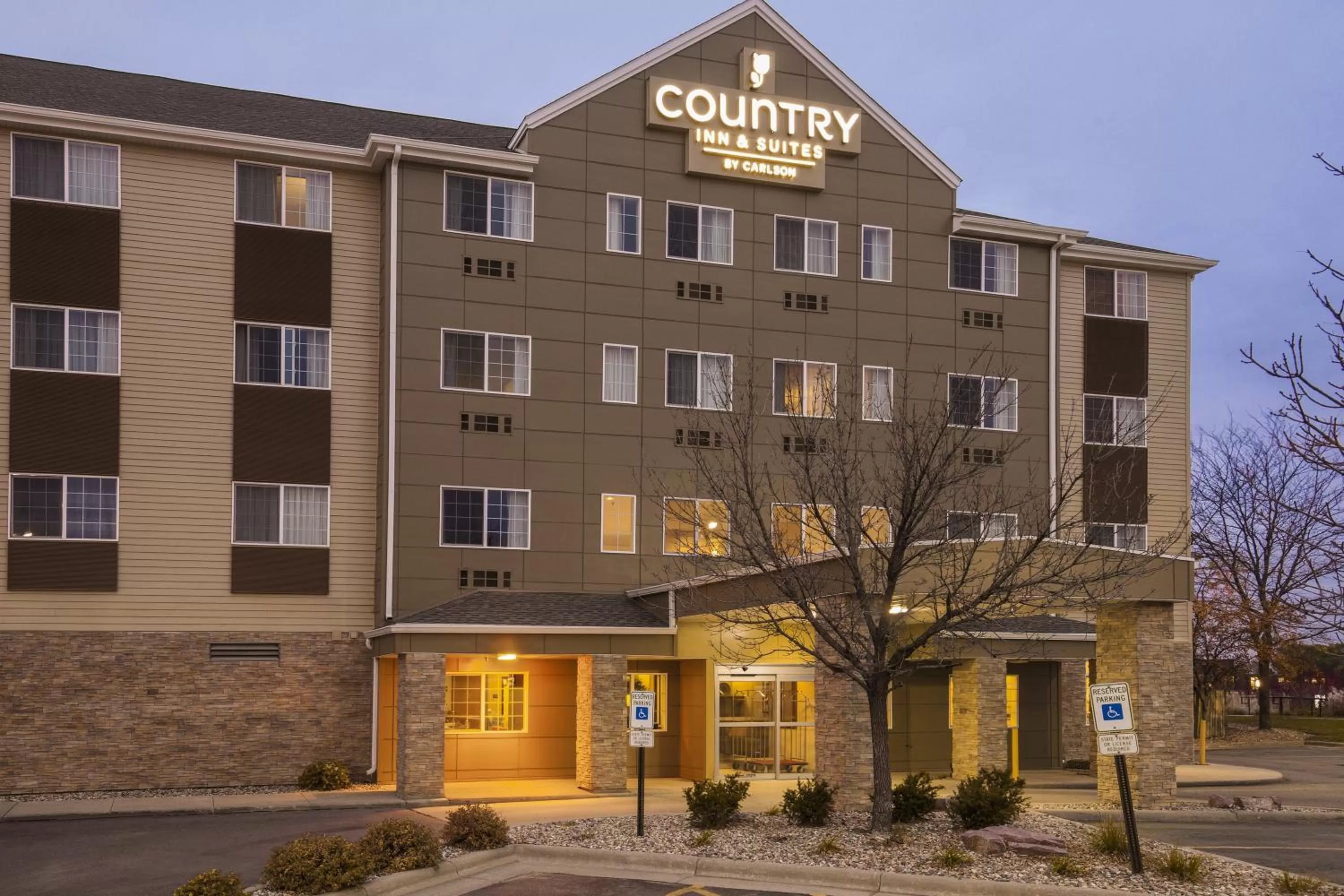 Facade/entrance in Country Inn & Suites by Radisson, Sioux Falls