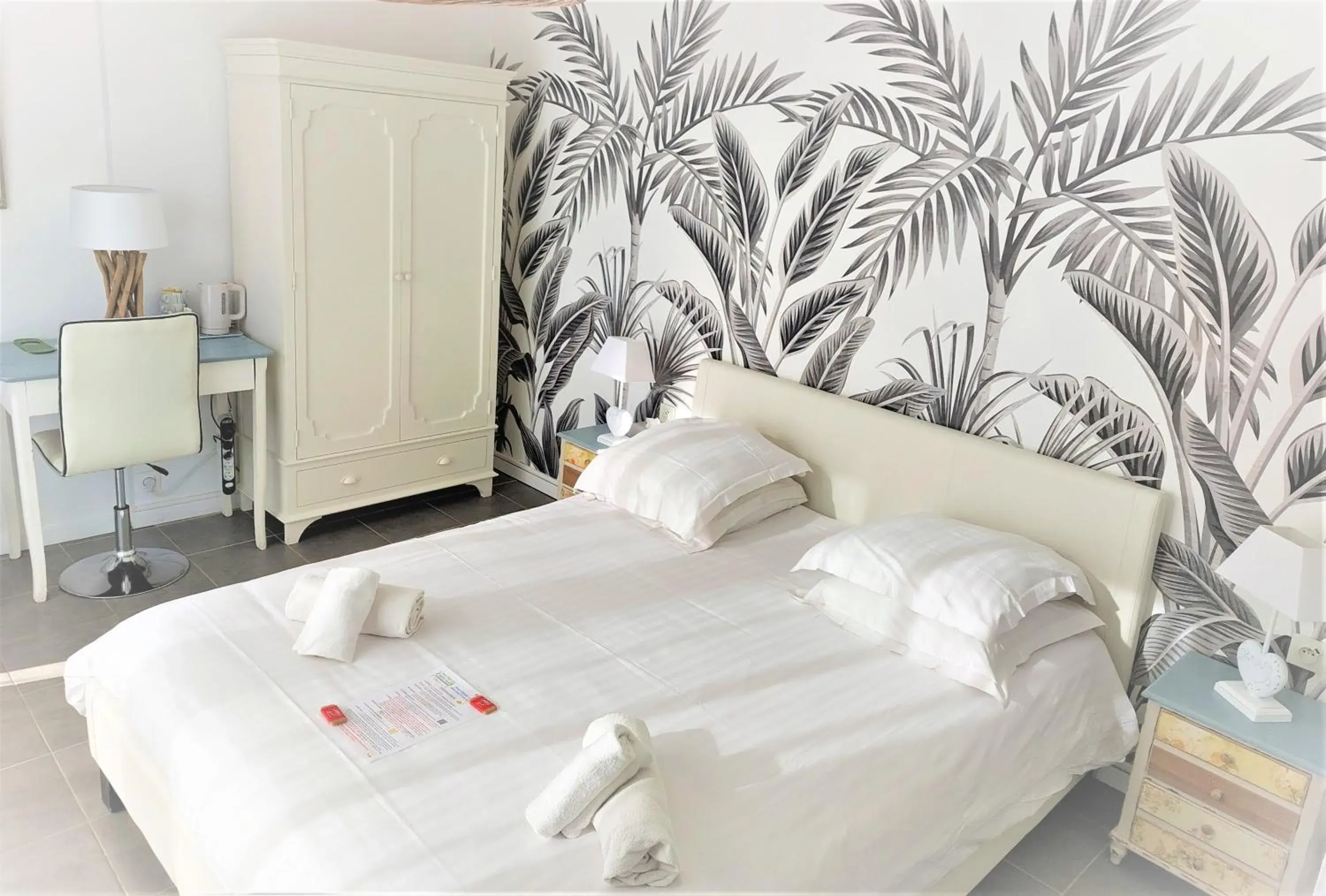 King Suite with Pool View in Hotel Les Jardins de Bormes King Suite with Pool View in Hotel Les Jardins de Bormes