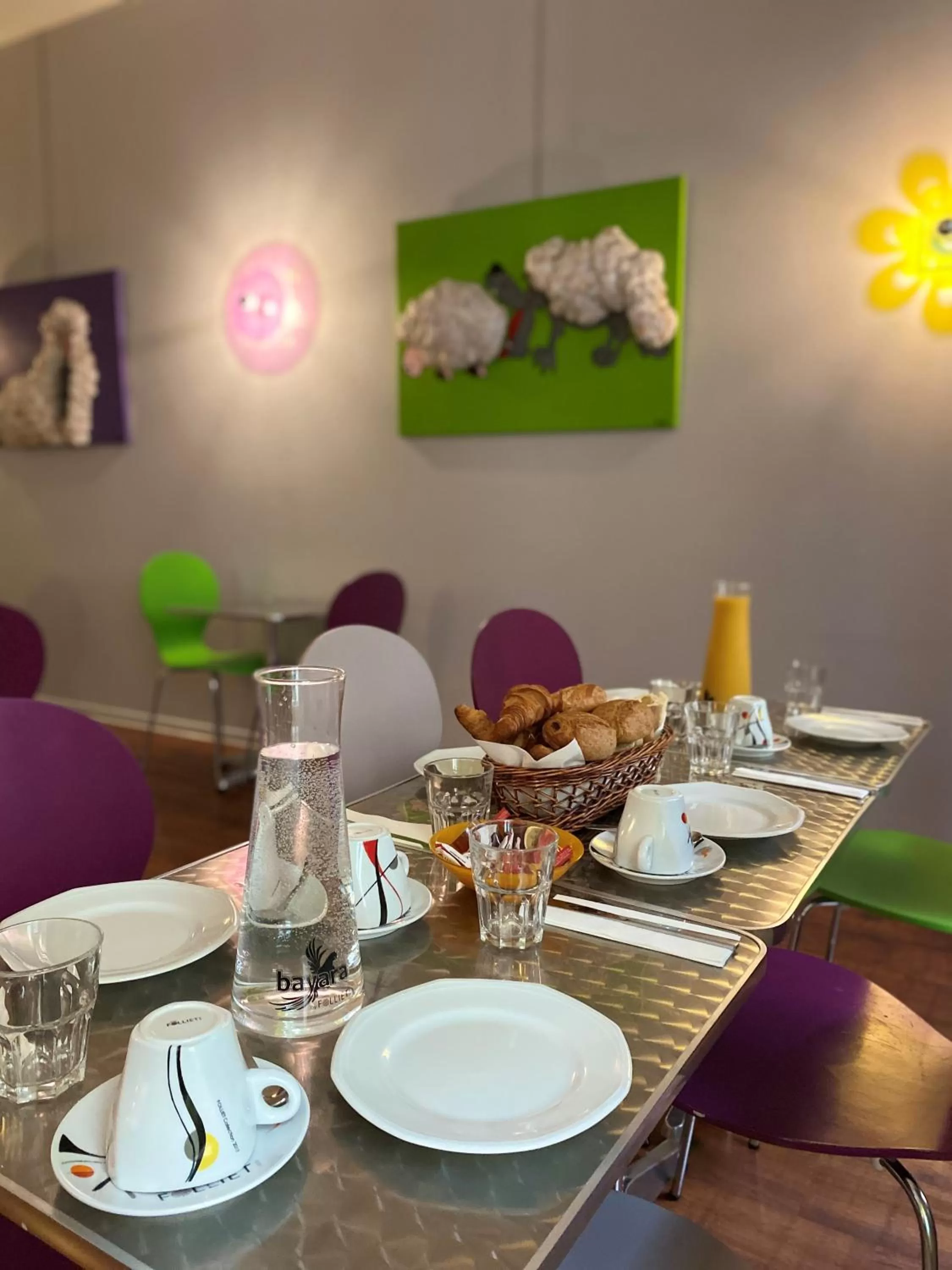 Breakfast in CIT'HÔTEL LE DAV Clermont-Ferrand Centre