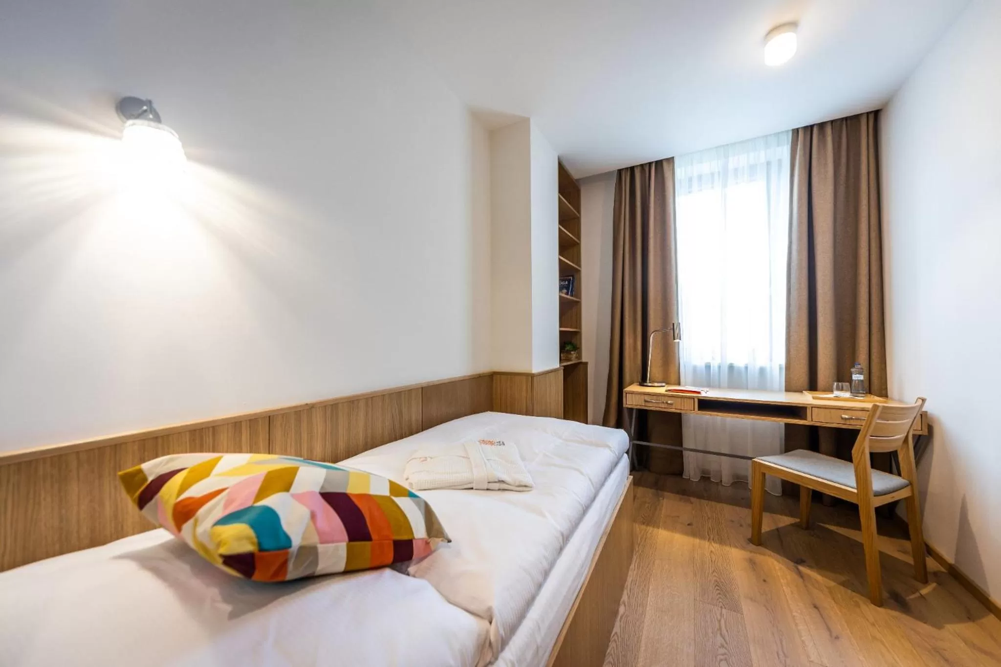 Photo of the whole room, Bed in RAJ zdravia