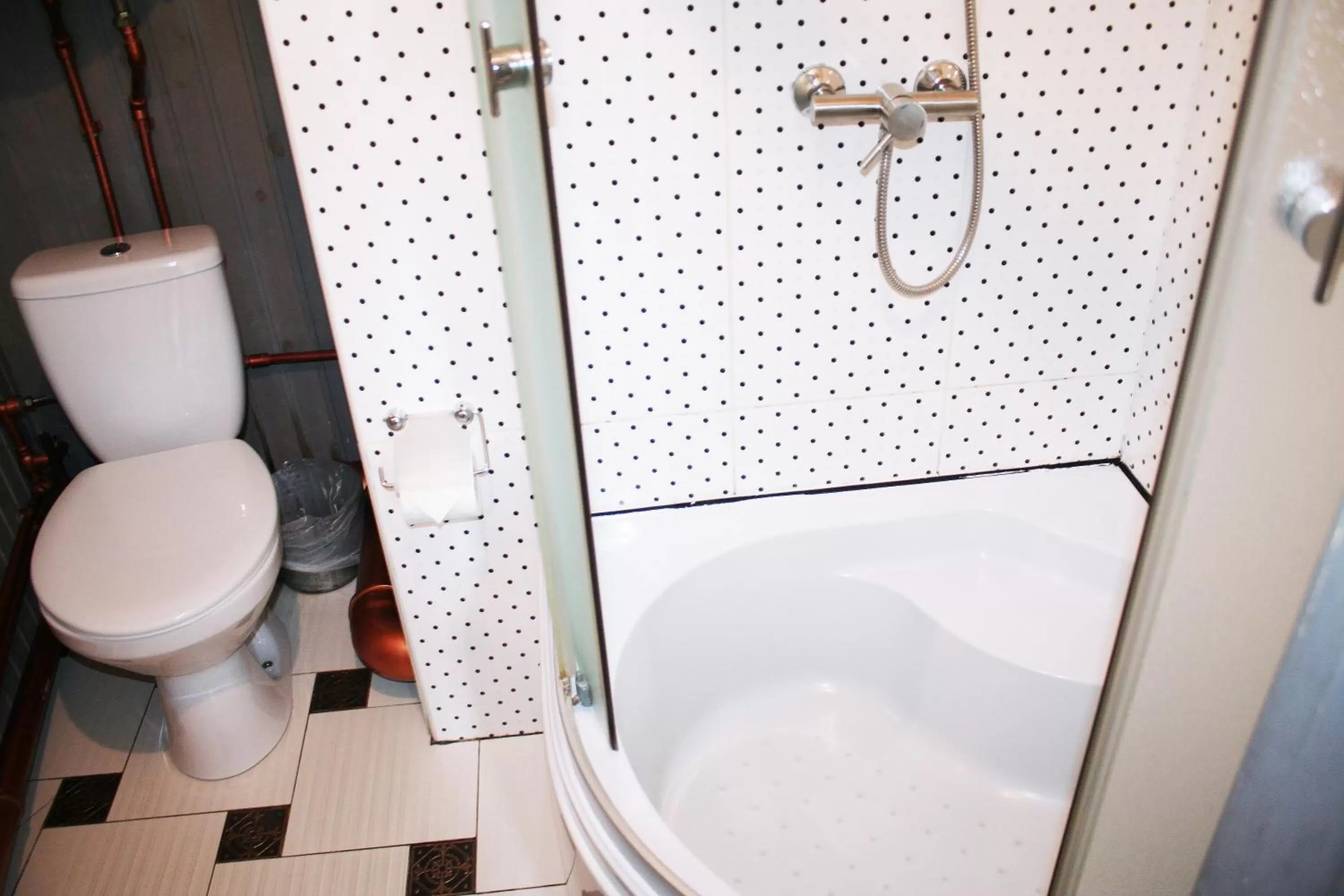 Shower in MAMBA HOTEL - готель в укритті