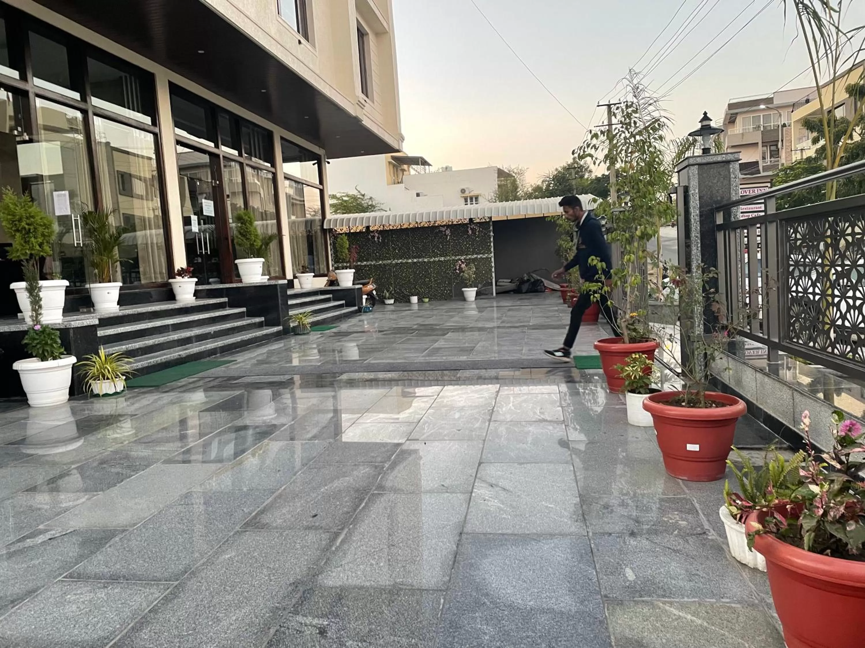 Facade/entrance in Clover Inn