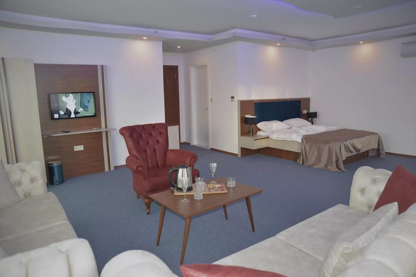 Bed in TEVETOGLU HOTEL