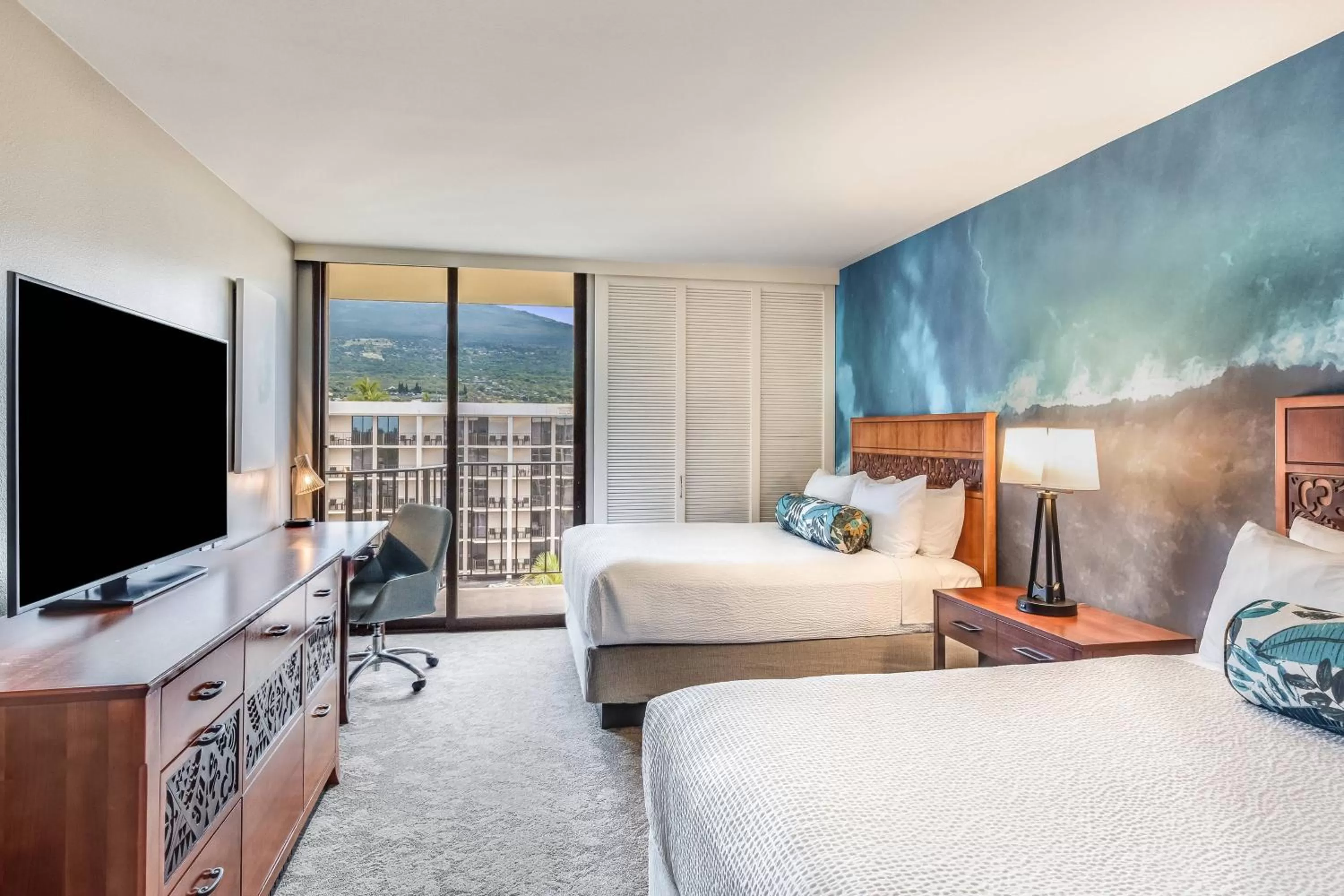 Queen Room with Balcony in Courtyard by Marriott King Kamehameha's Kona Beach Hotel