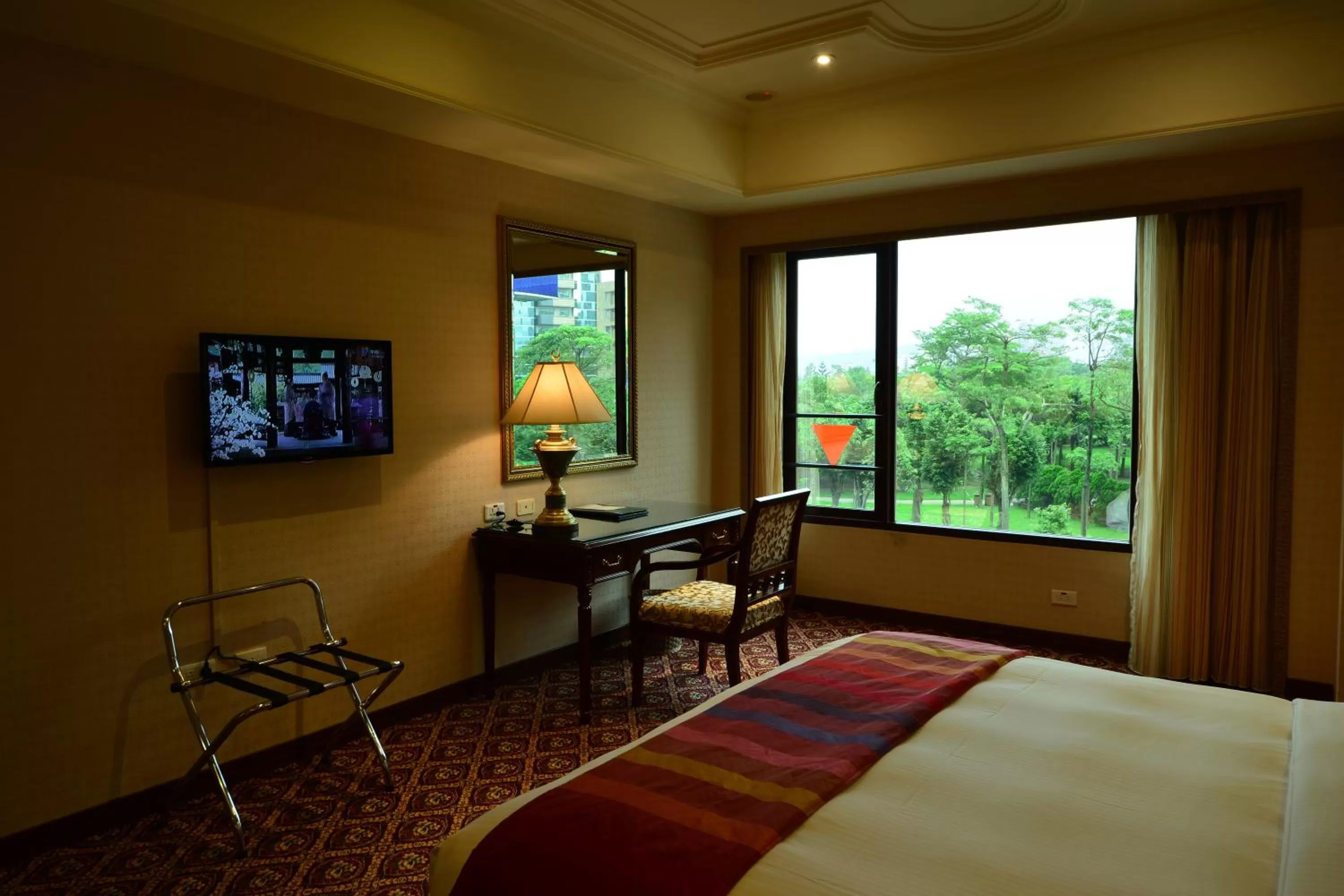 Landmark view, Bed in Rido Hotel