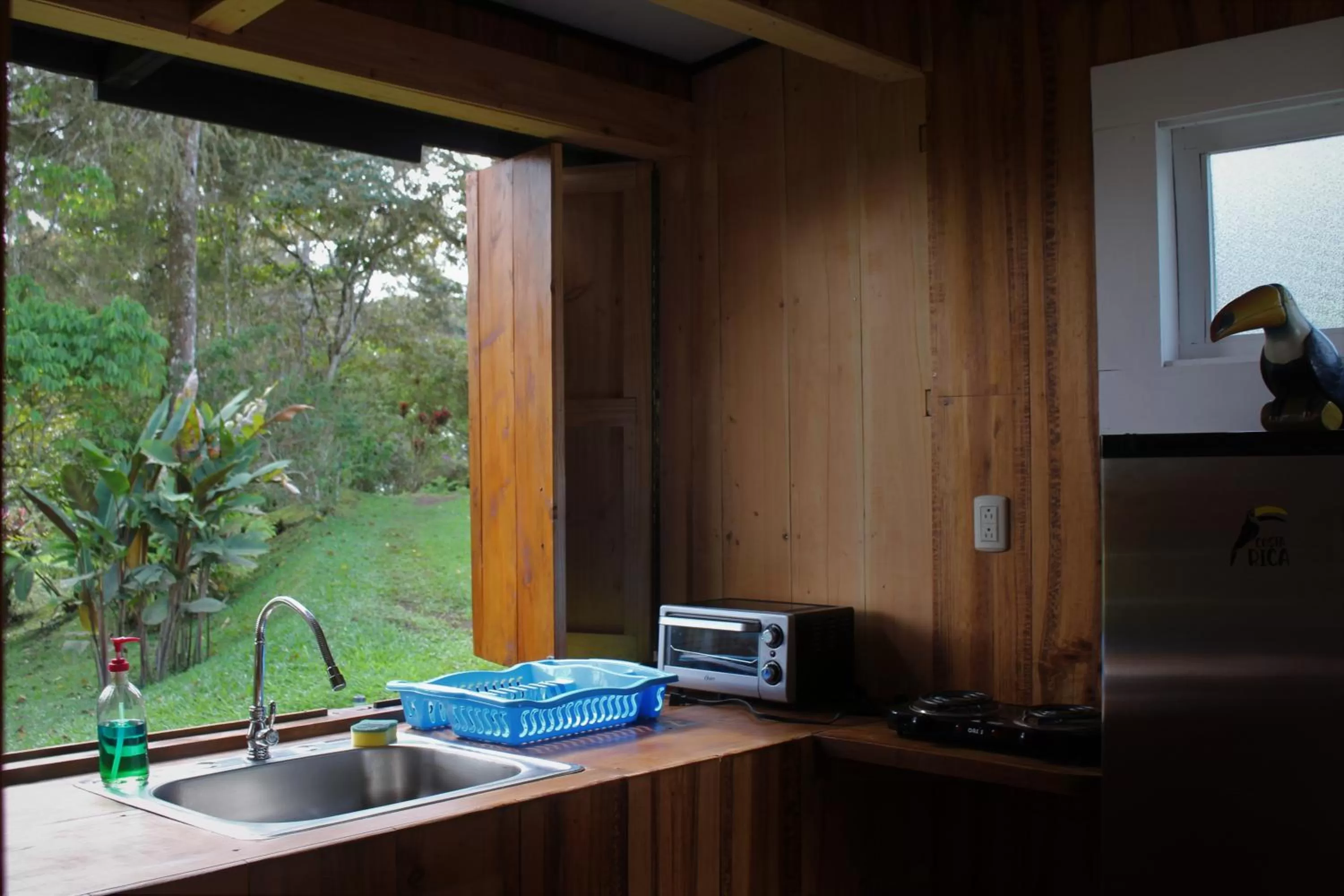 Kitchen/Kitchenette in The Lodge at Reventazon River Mountain Ranch