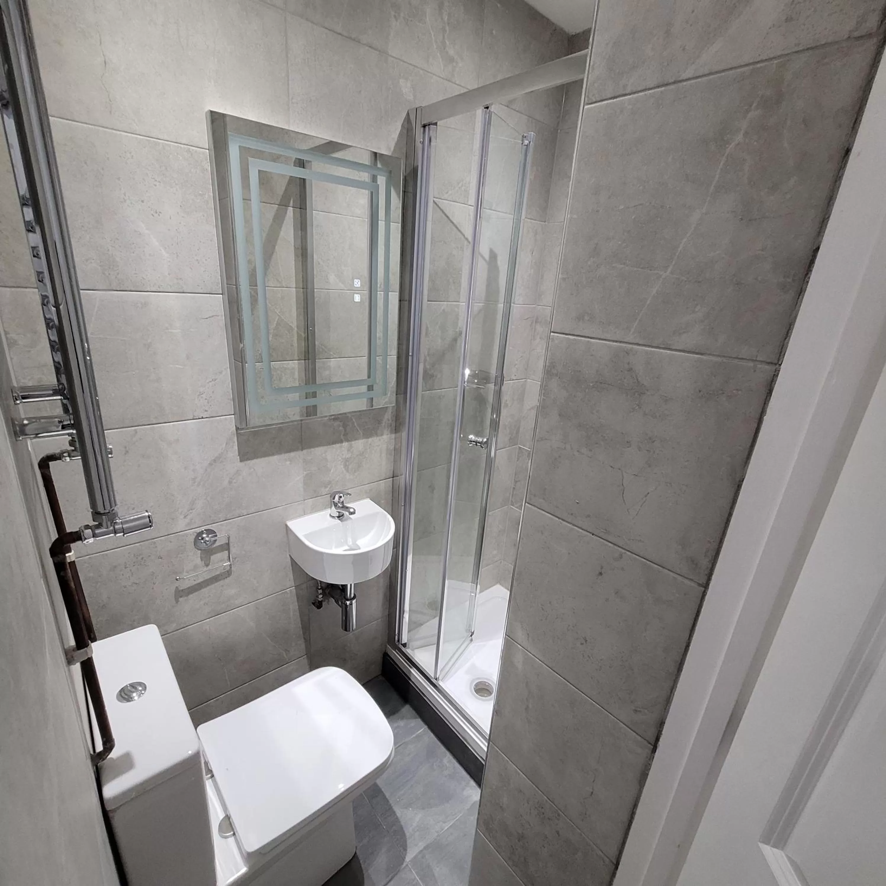 Bathroom in Argyle Square Hotel