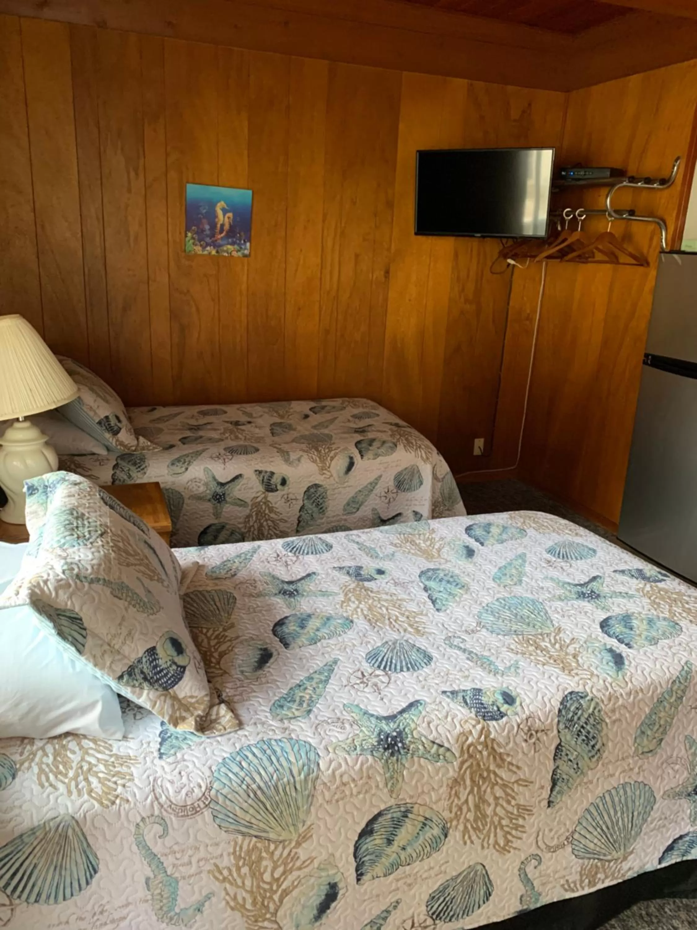 Bed in Curley's Resort & Dive Center