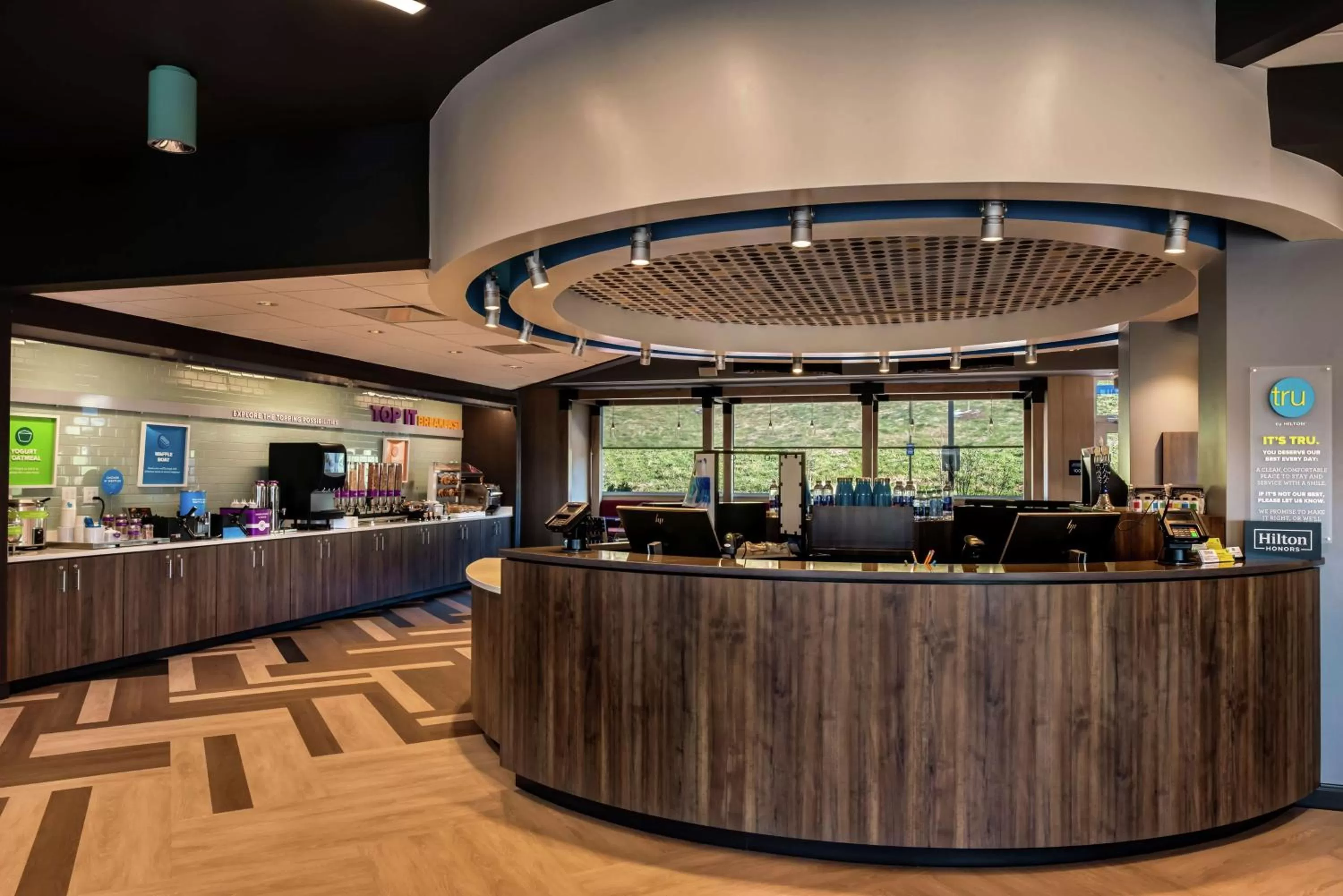 Lobby or reception in Tru By Hilton Staunton