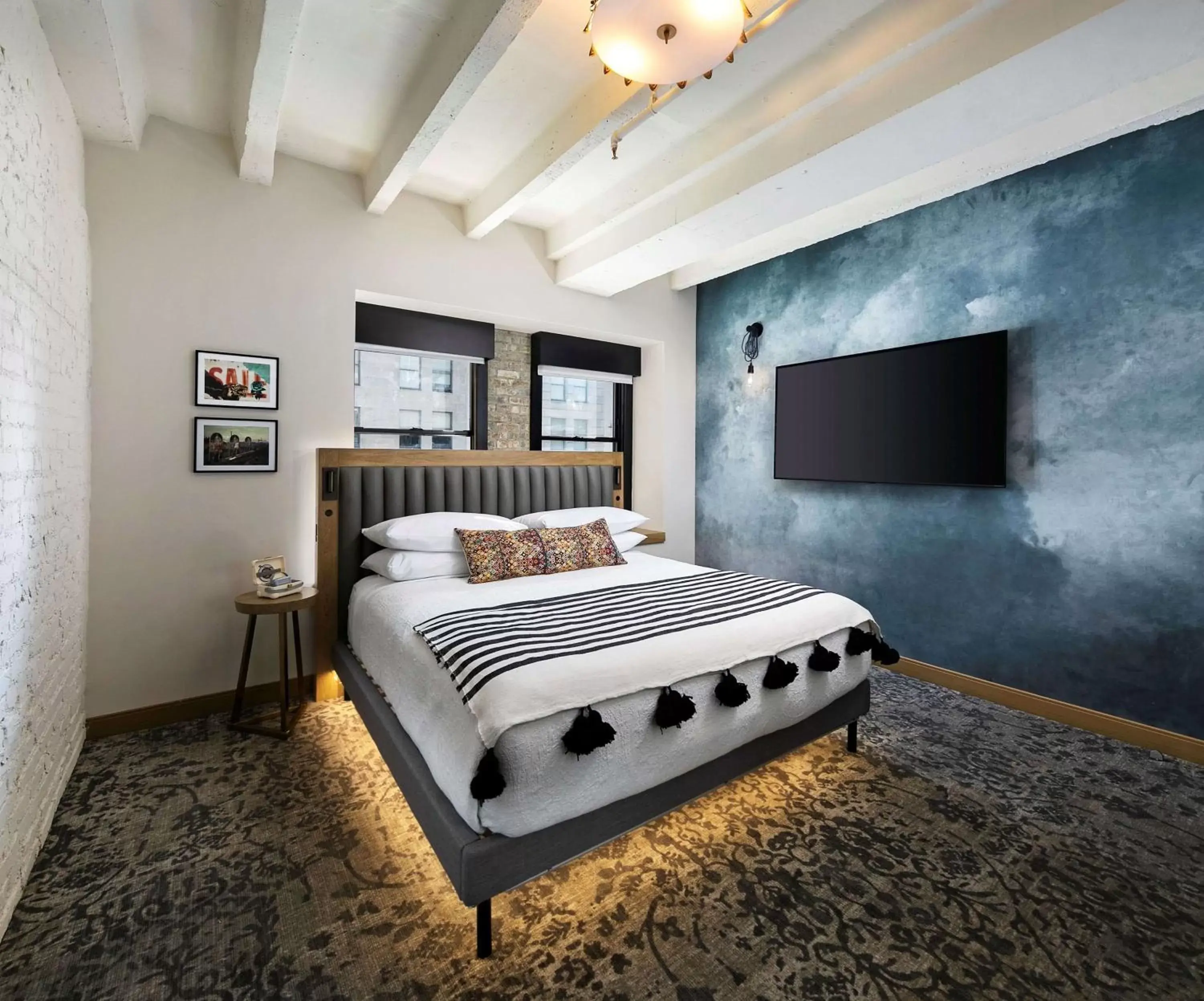 Deluxe King Room with Tub - Mobility Accessible in The Wayfarer Downtown LA, Tapestry Collection by Hilton Deluxe King Room with Tub - Mobility Accessible in The Wayfarer Downtown LA, Tapestry Collection by Hilton