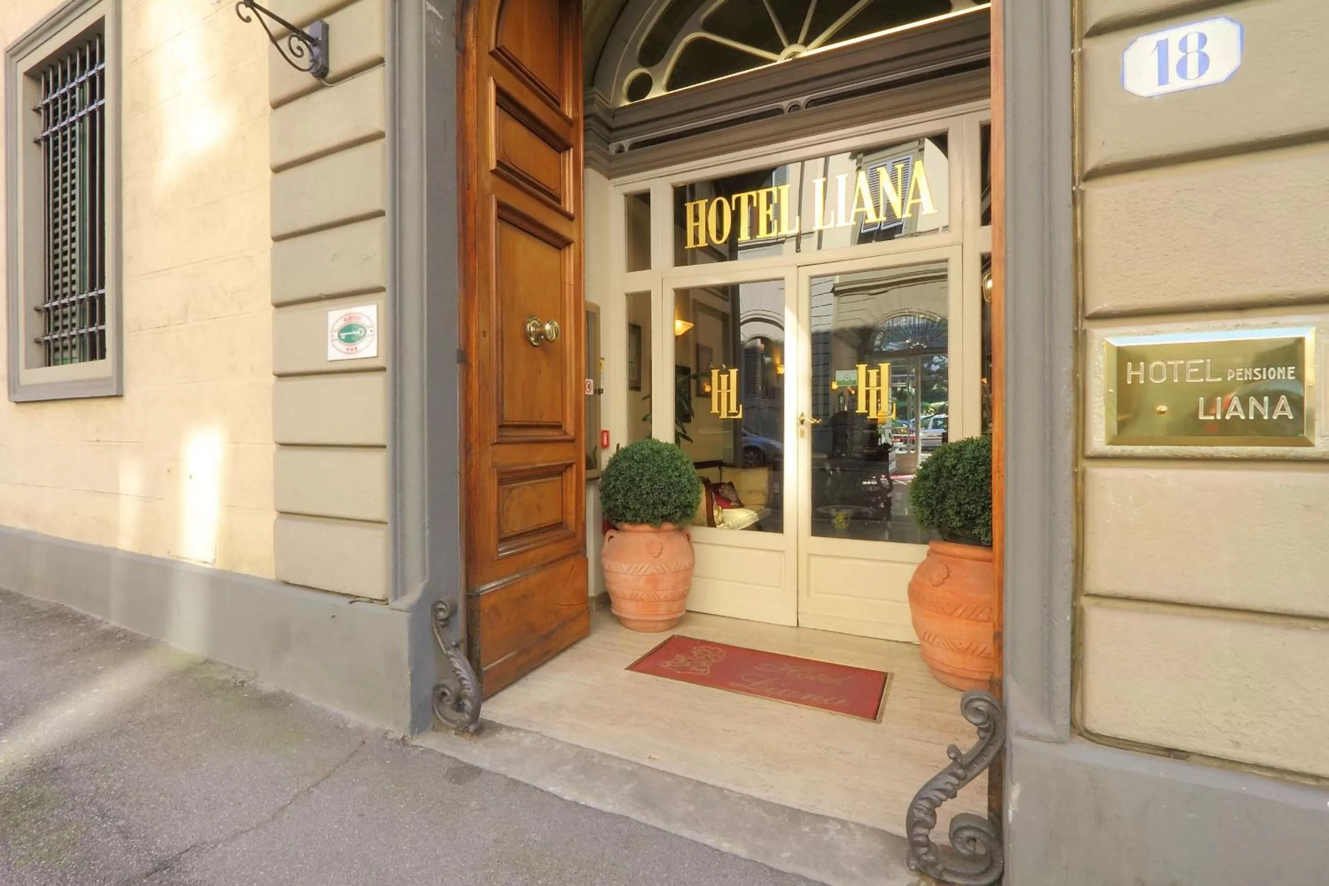 Facade/entrance in Hotel Villa Liana