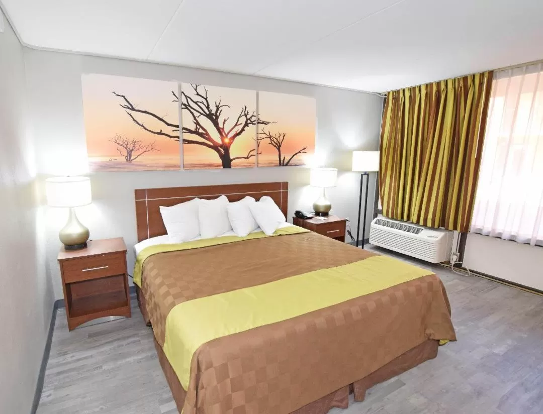 Bed in Days Inn by Wyndham Midland