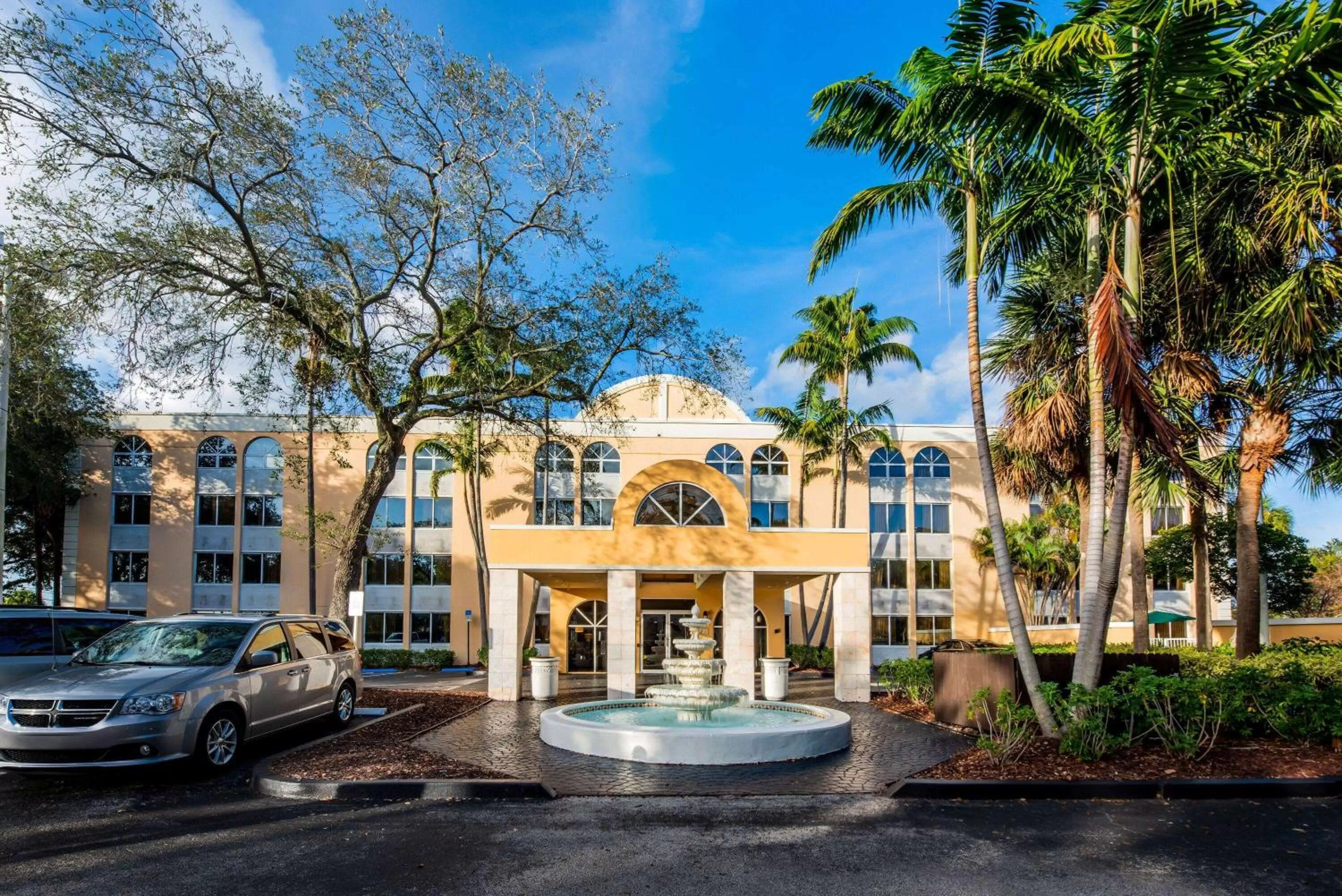 Property building in La Quinta by Wyndham Fort Lauderdale Tamarac