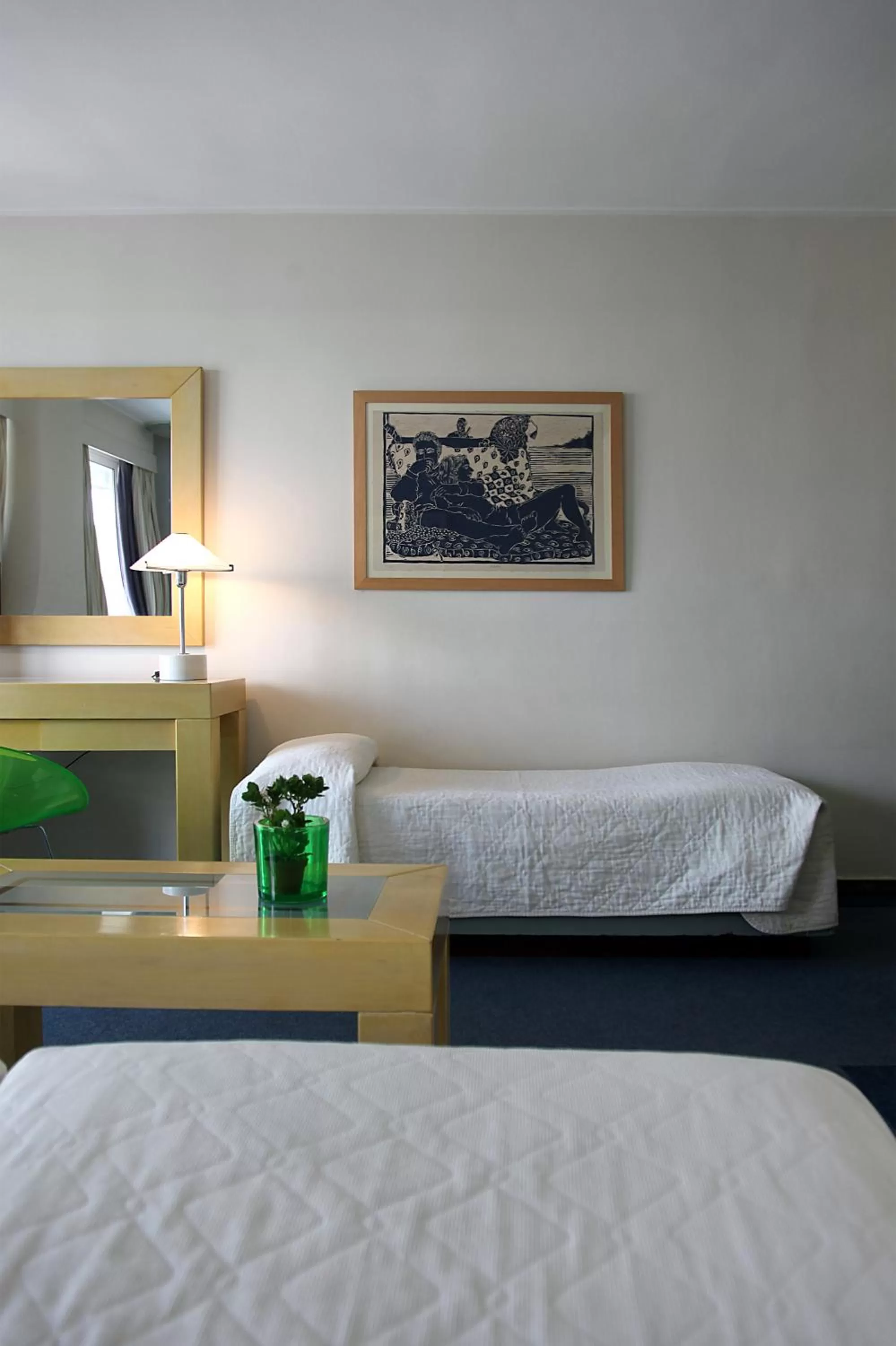 Shower, Bed in Dorian Inn - Sure Hotel Collection by Best Western