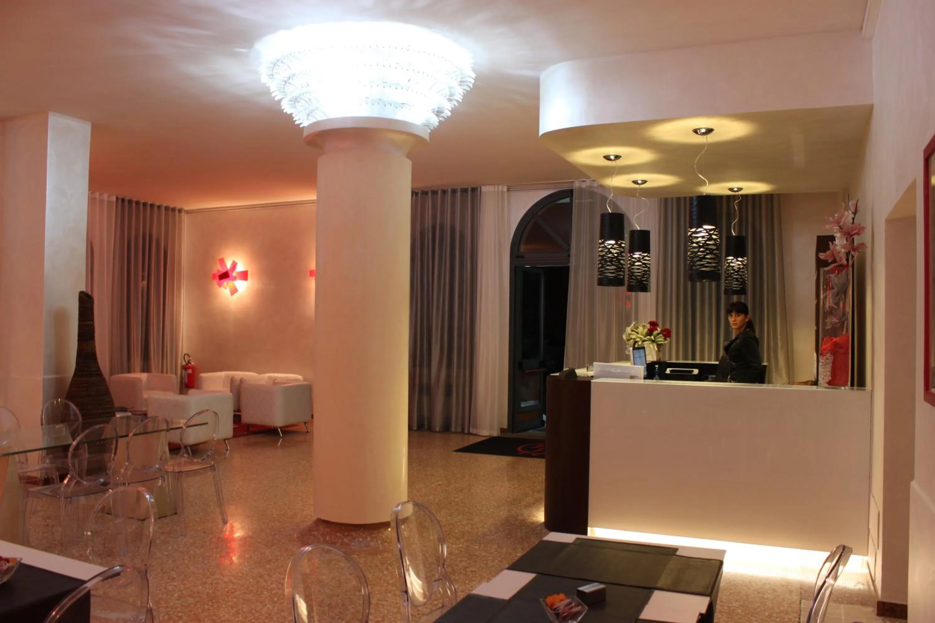 Lobby or reception in Momi's Hotel