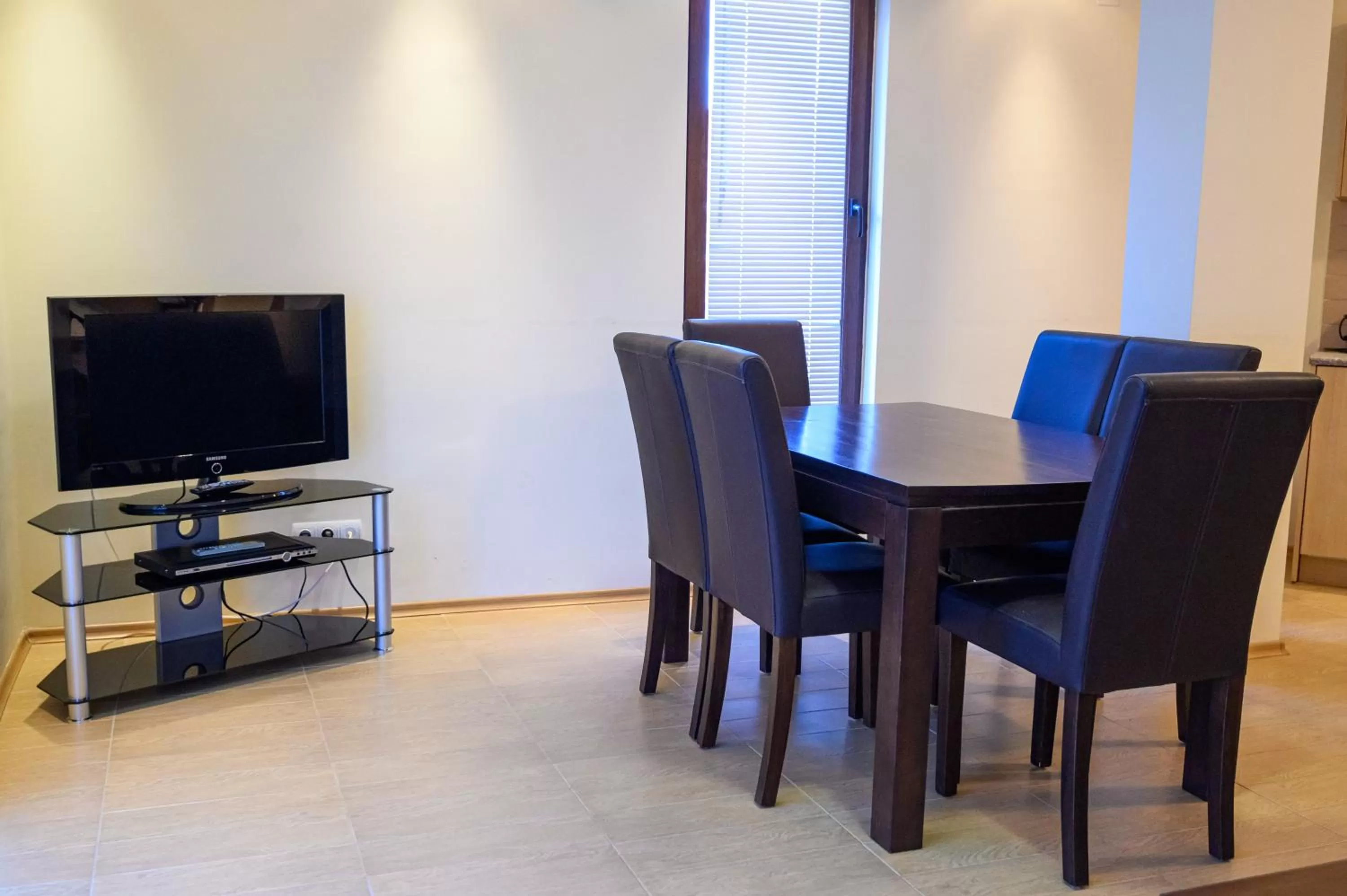 TV and multimedia in Parklands Hotel & Pool