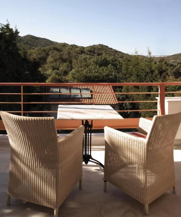 Over Sea Rooms & Villas