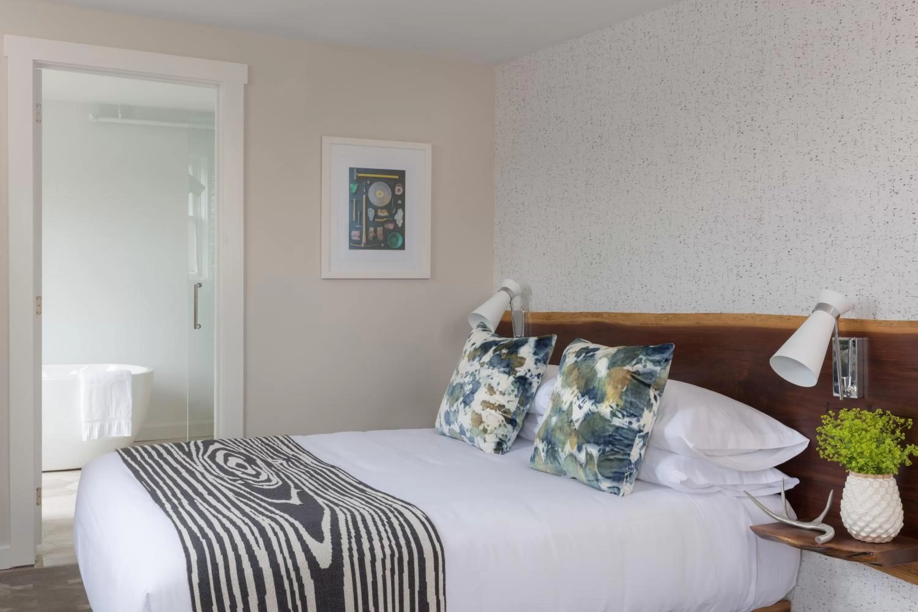 Bathroom, Bed in Field Guide Lodge