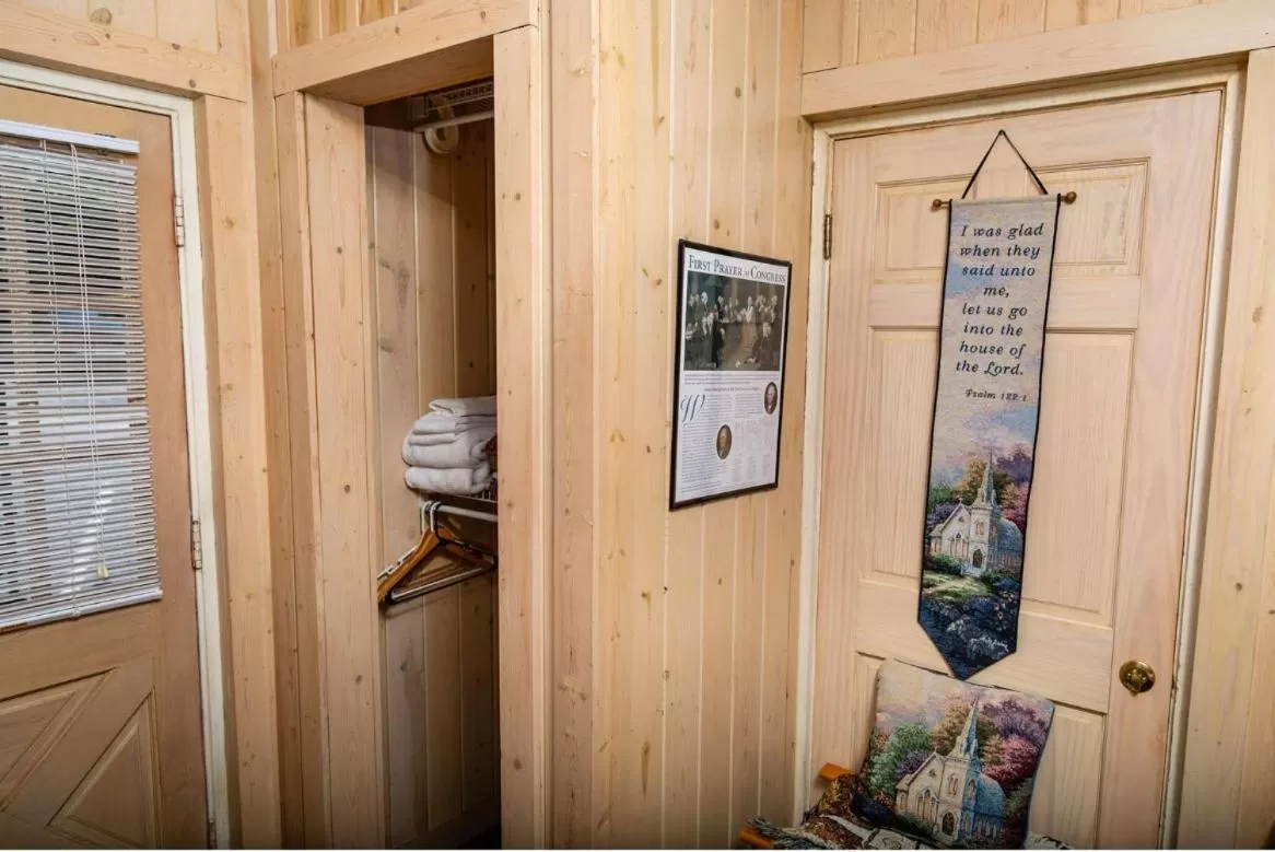 wardrobe in Mountain Aire Cottages, Inn, & Glamping