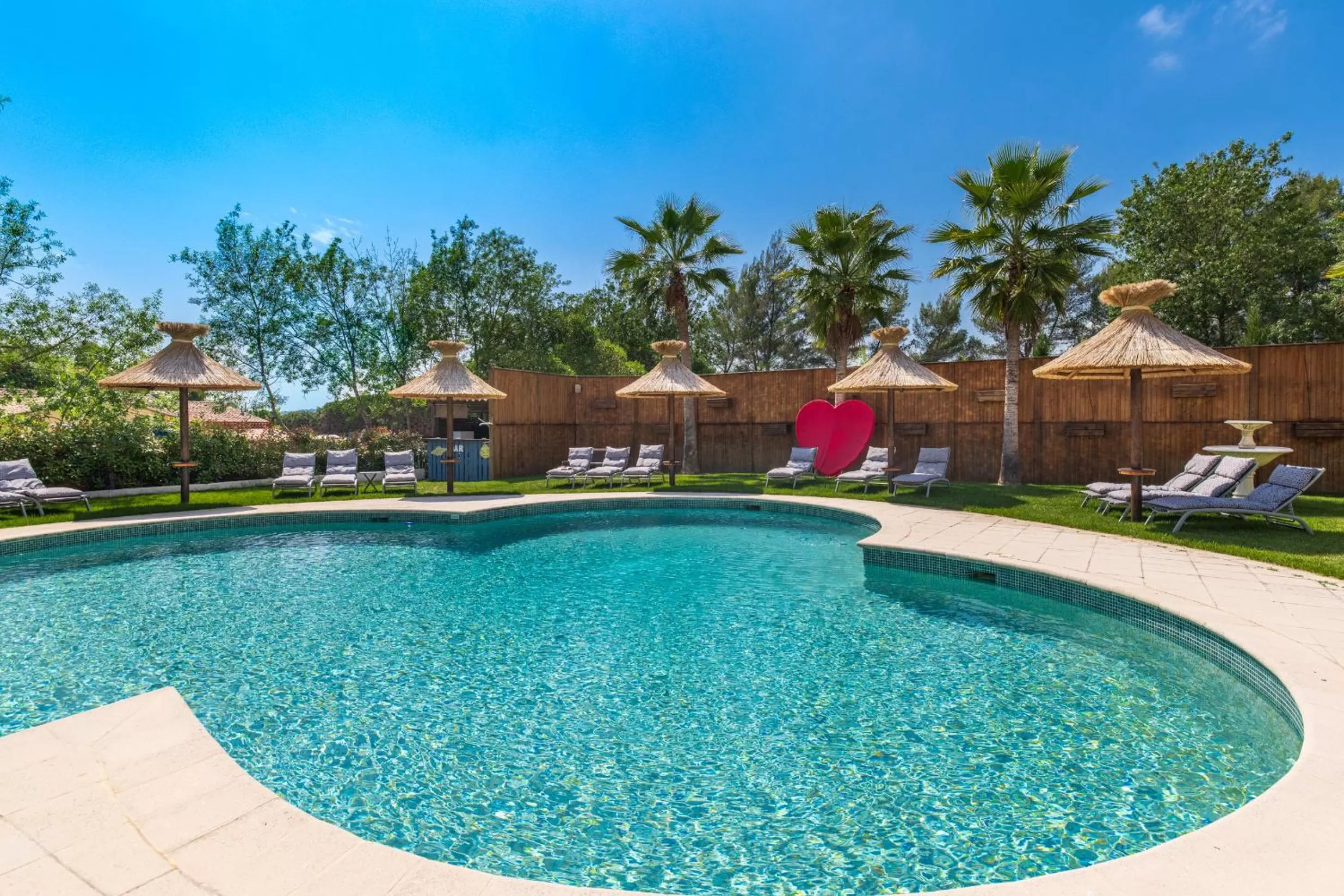 Swimming pool in Les Bastides Saint Paul