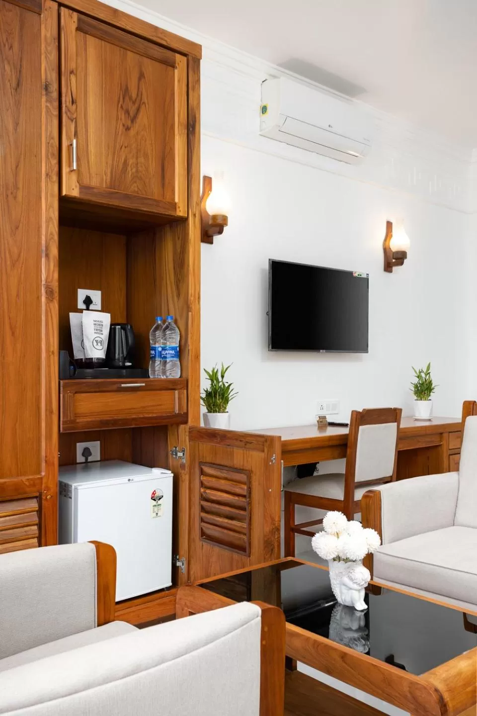 TV and multimedia, TV/Entertainment Center in HOTEL WHITE HOUSE, Munnar