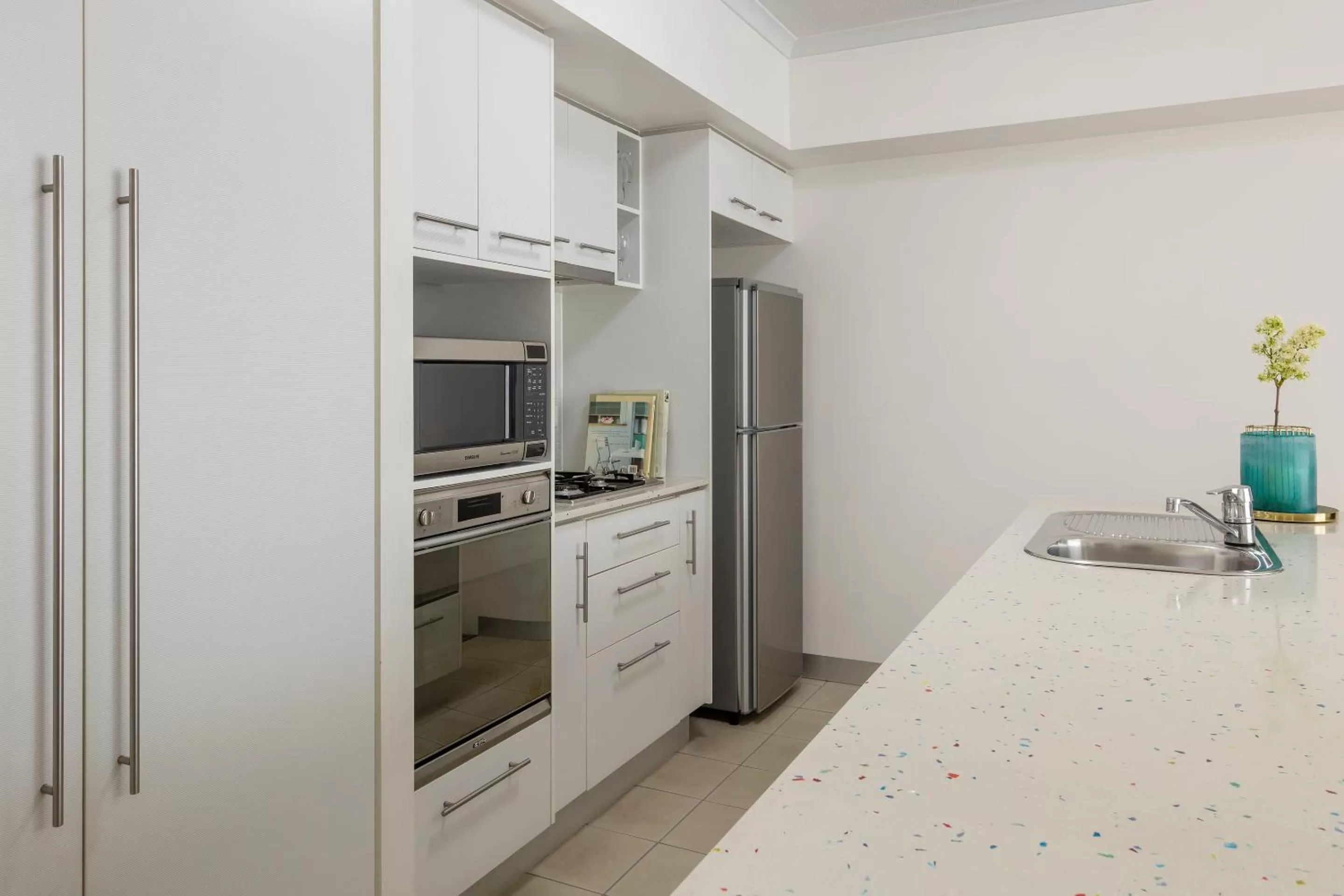 Coffee/tea facilities in Oaks Brisbane River City Suites