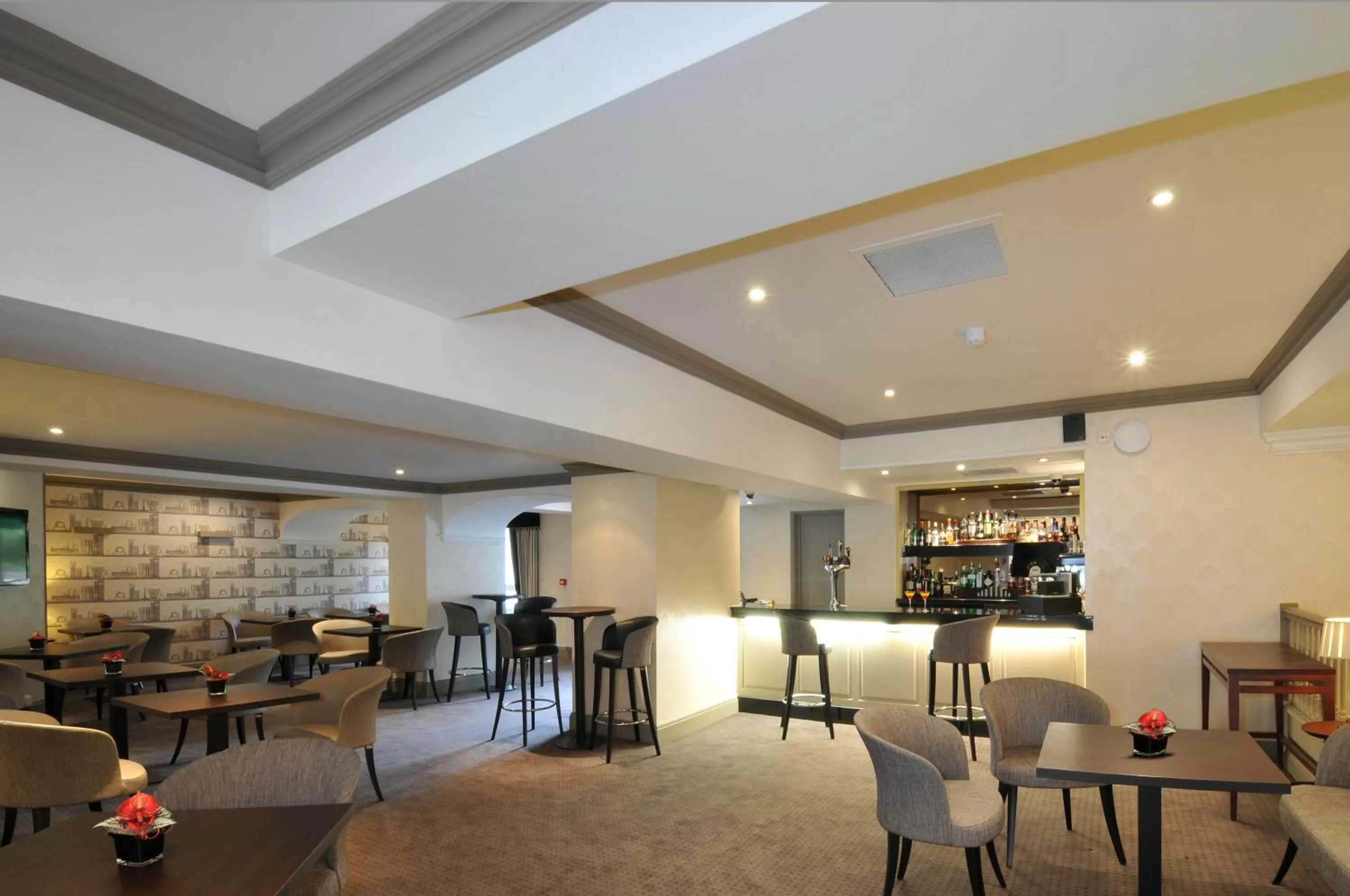 Lounge or bar in Bromley Court Hotel London