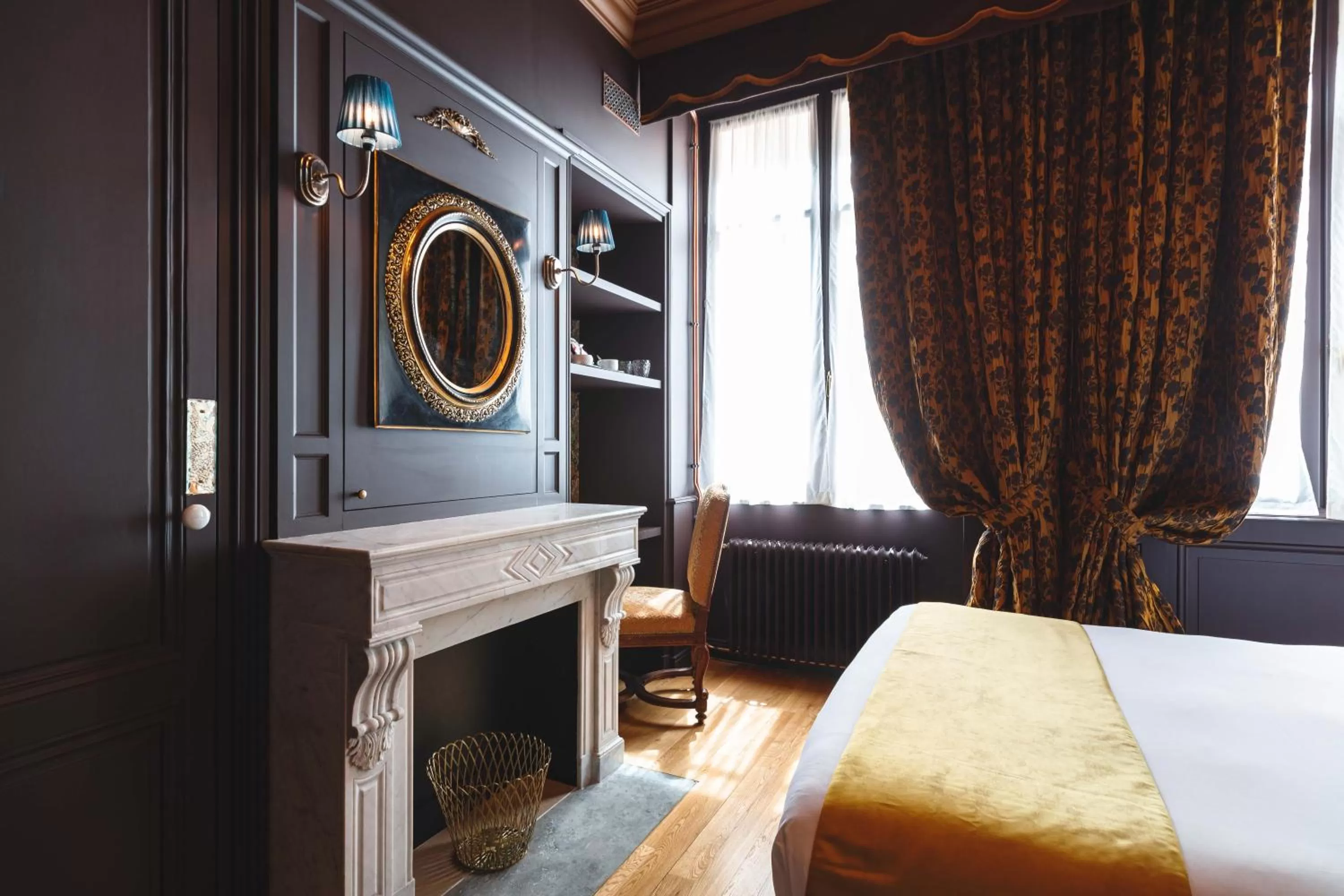 Photo of the whole room, Bed in Bayard Bellecour