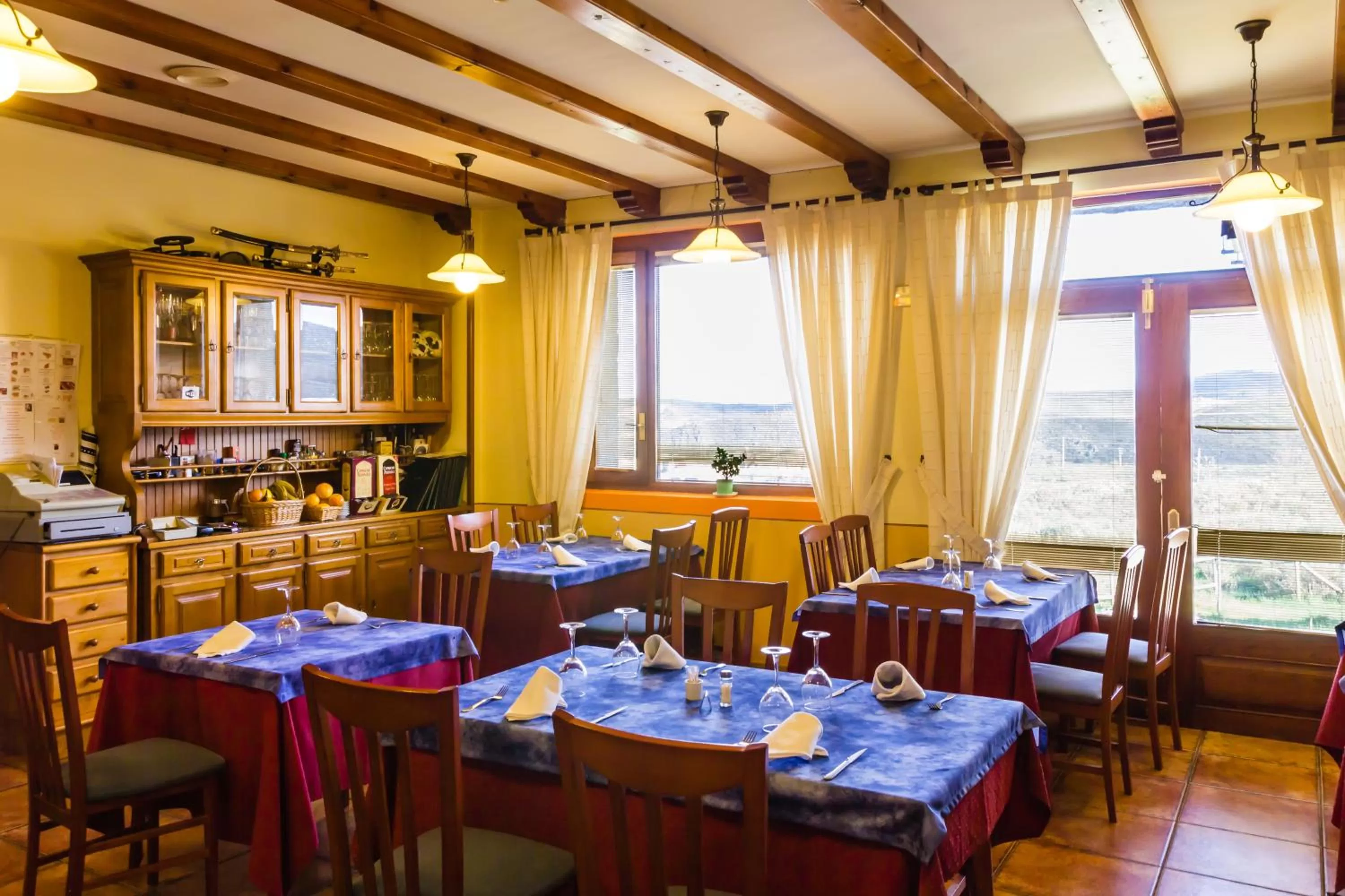 Restaurant/places to eat in Tierra De Lobos