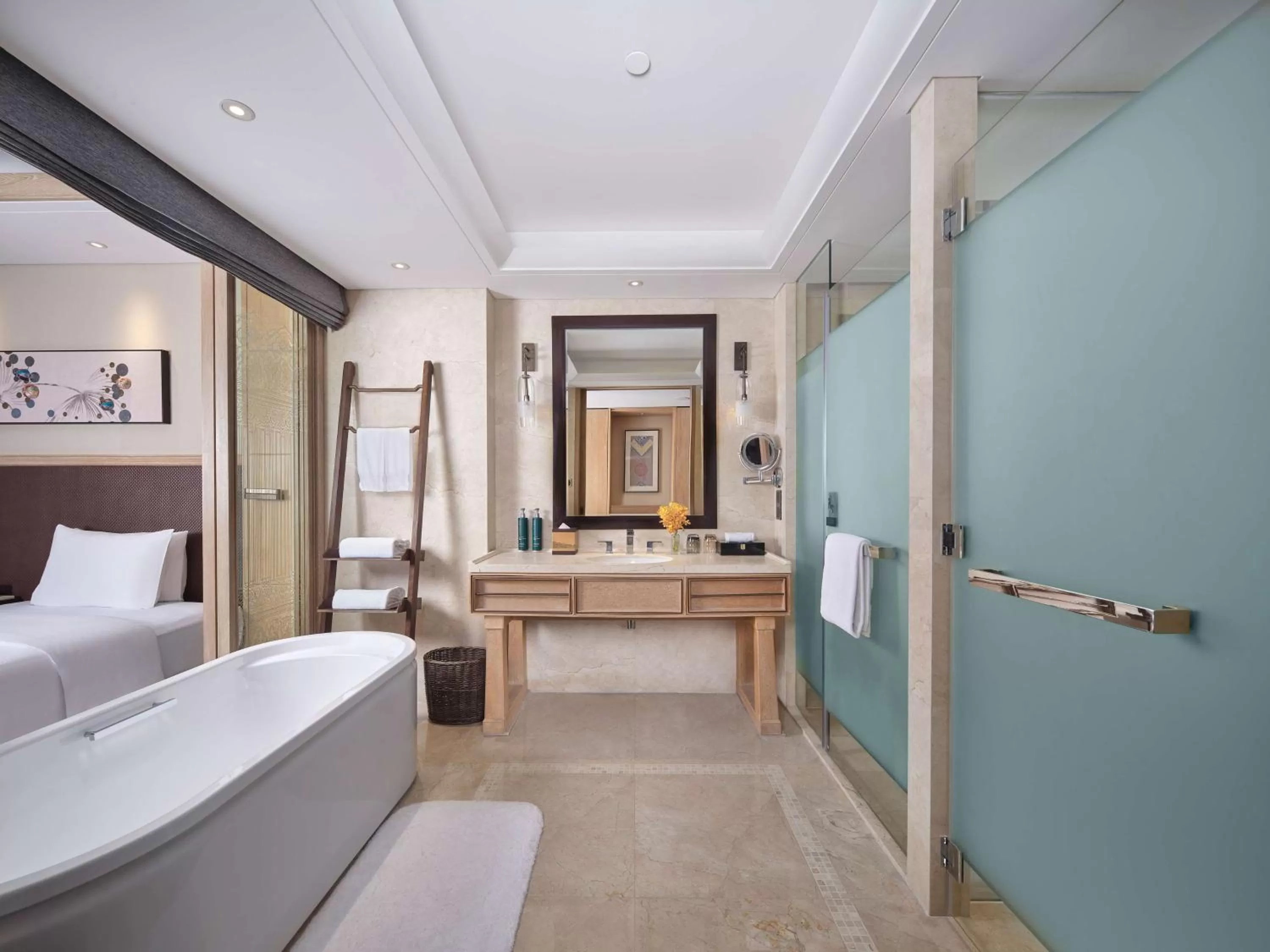 Bathroom, Bed in Hilton Dali Resort & Spa