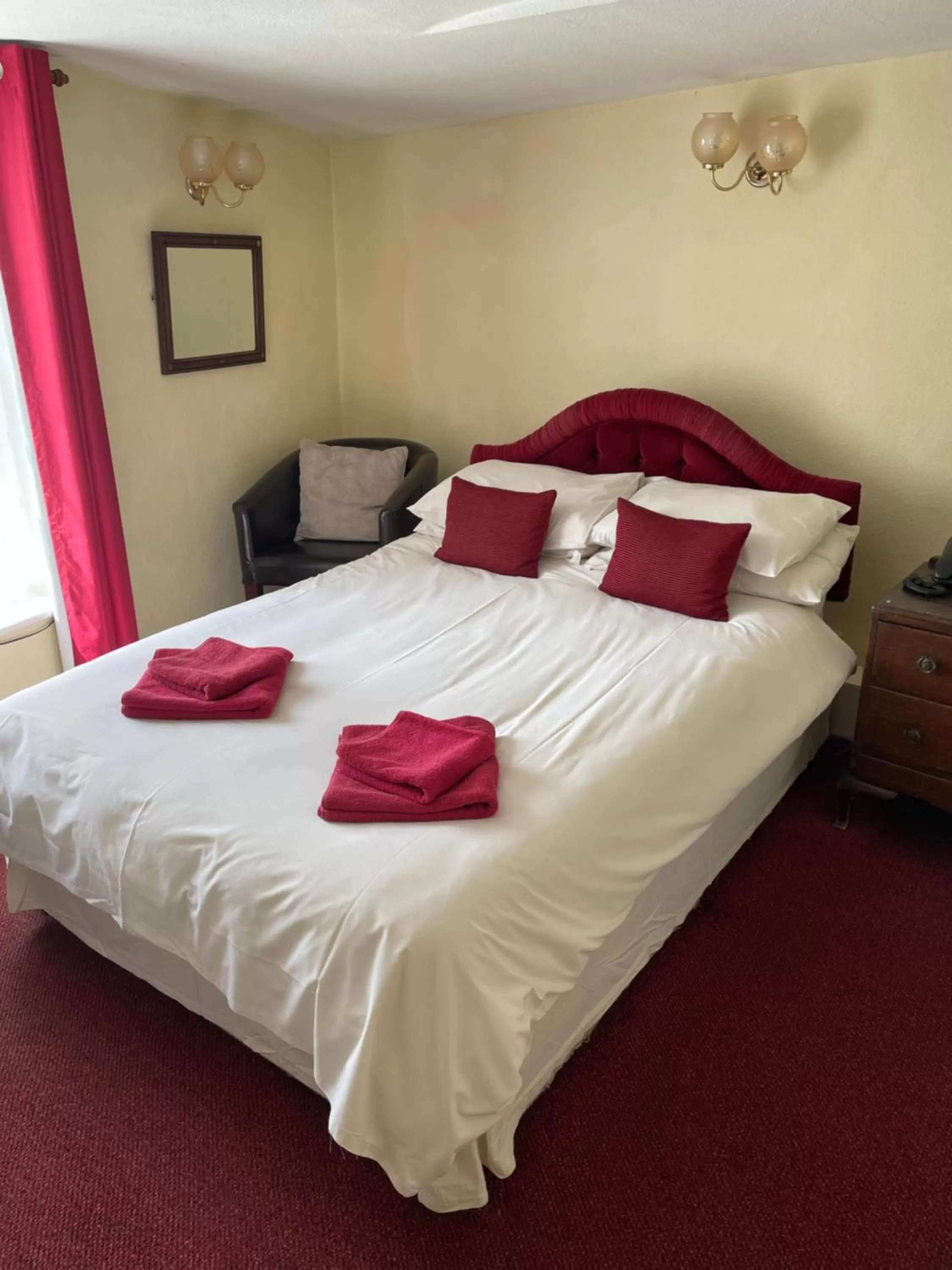 Bed in Kings Arms Hotel