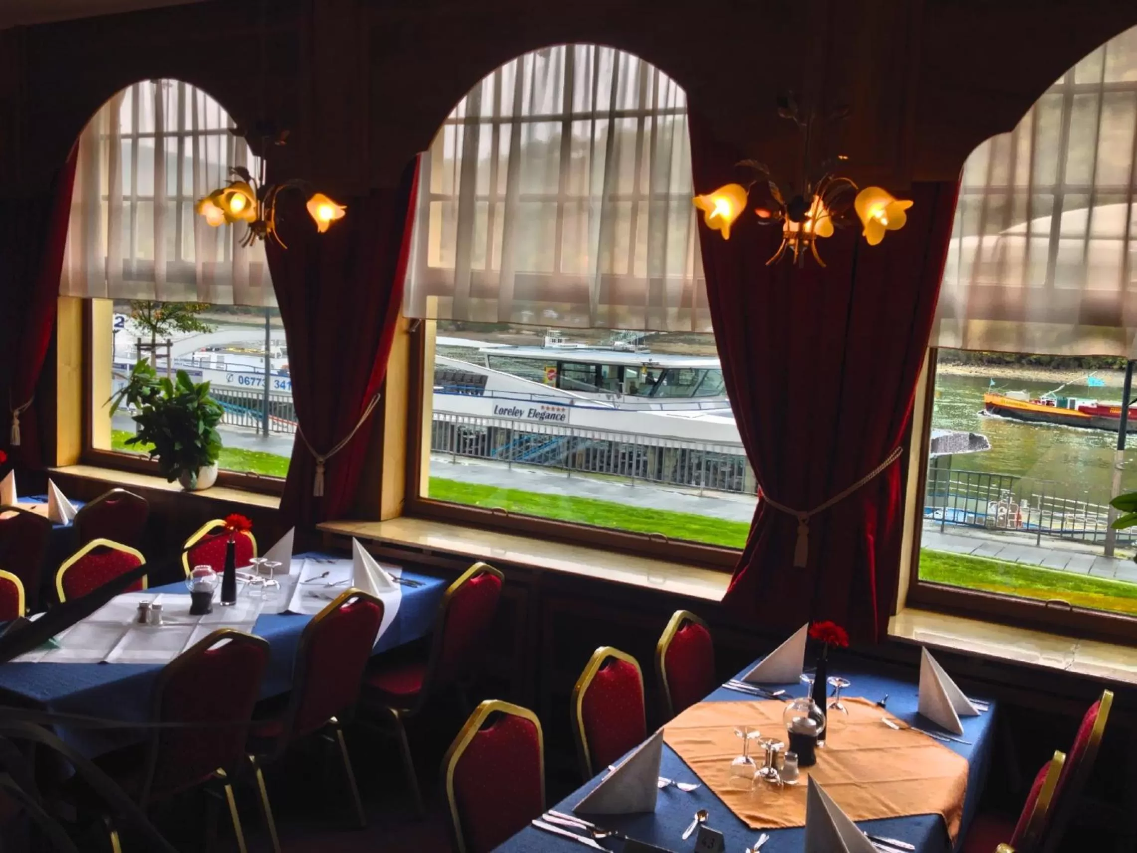 Restaurant/places to eat in Hotel Rheinlust