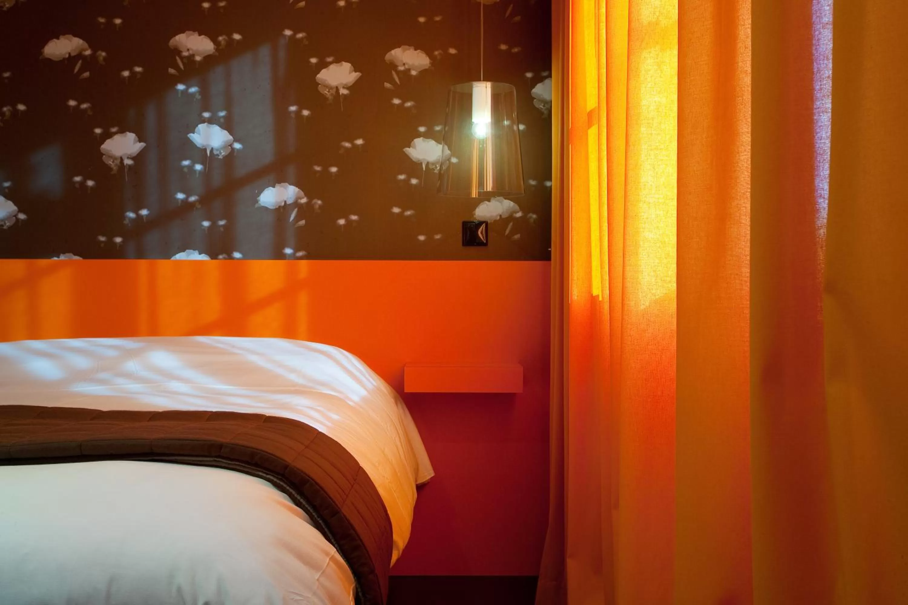 Bed in Hôtel Montmorency & Spa