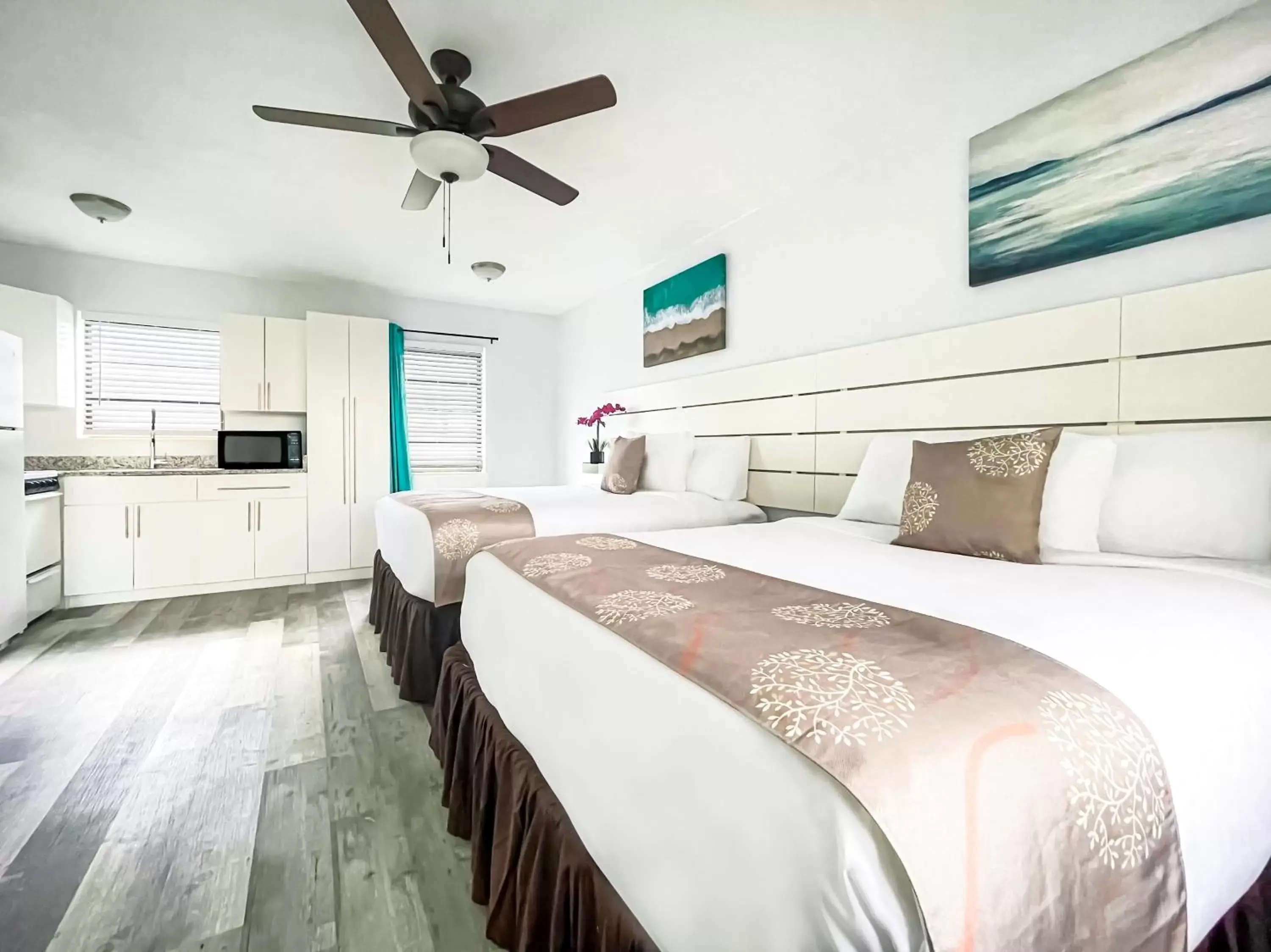 Deluxe Courtyard 2 Queens Full Kitchen in Hollywood Beach Hotels Deluxe Courtyard 2 Queens Full Kitchen in Hollywood Beach Hotels