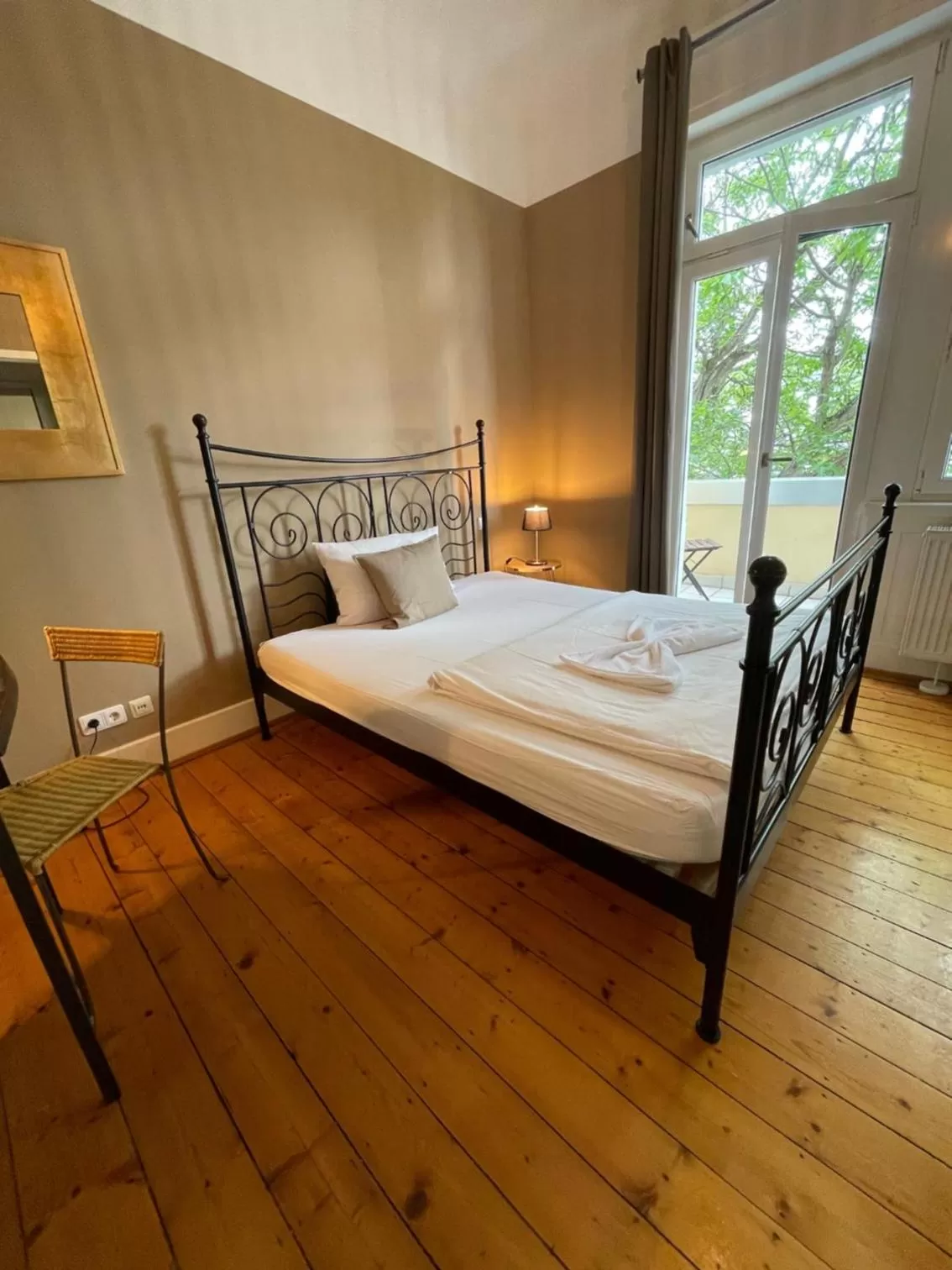 Photo of the whole room, Bed in AUERSTEIN-Hotels auerstein & auerstein-mono