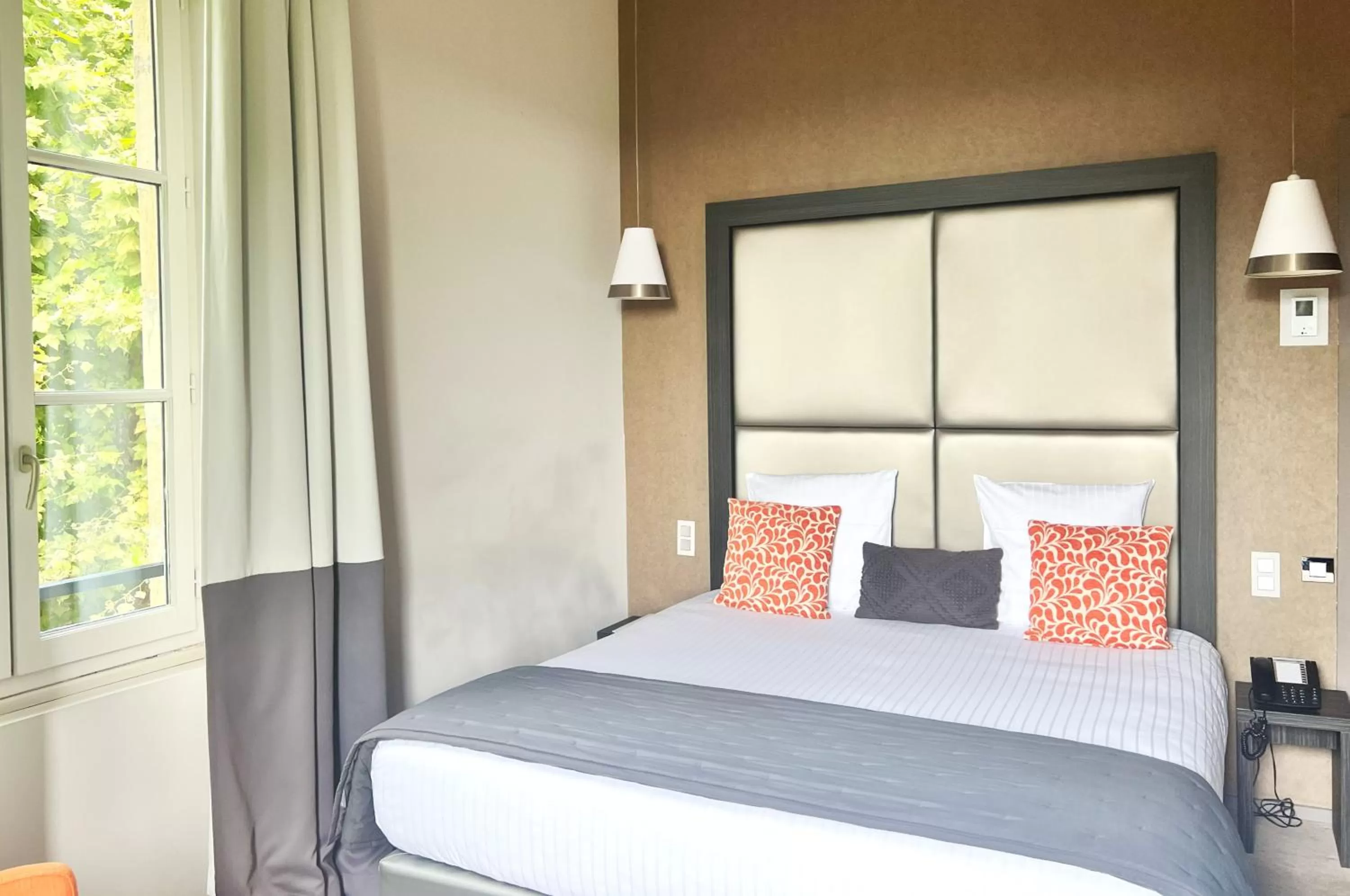 Bed in Hôtel Château de Lacan