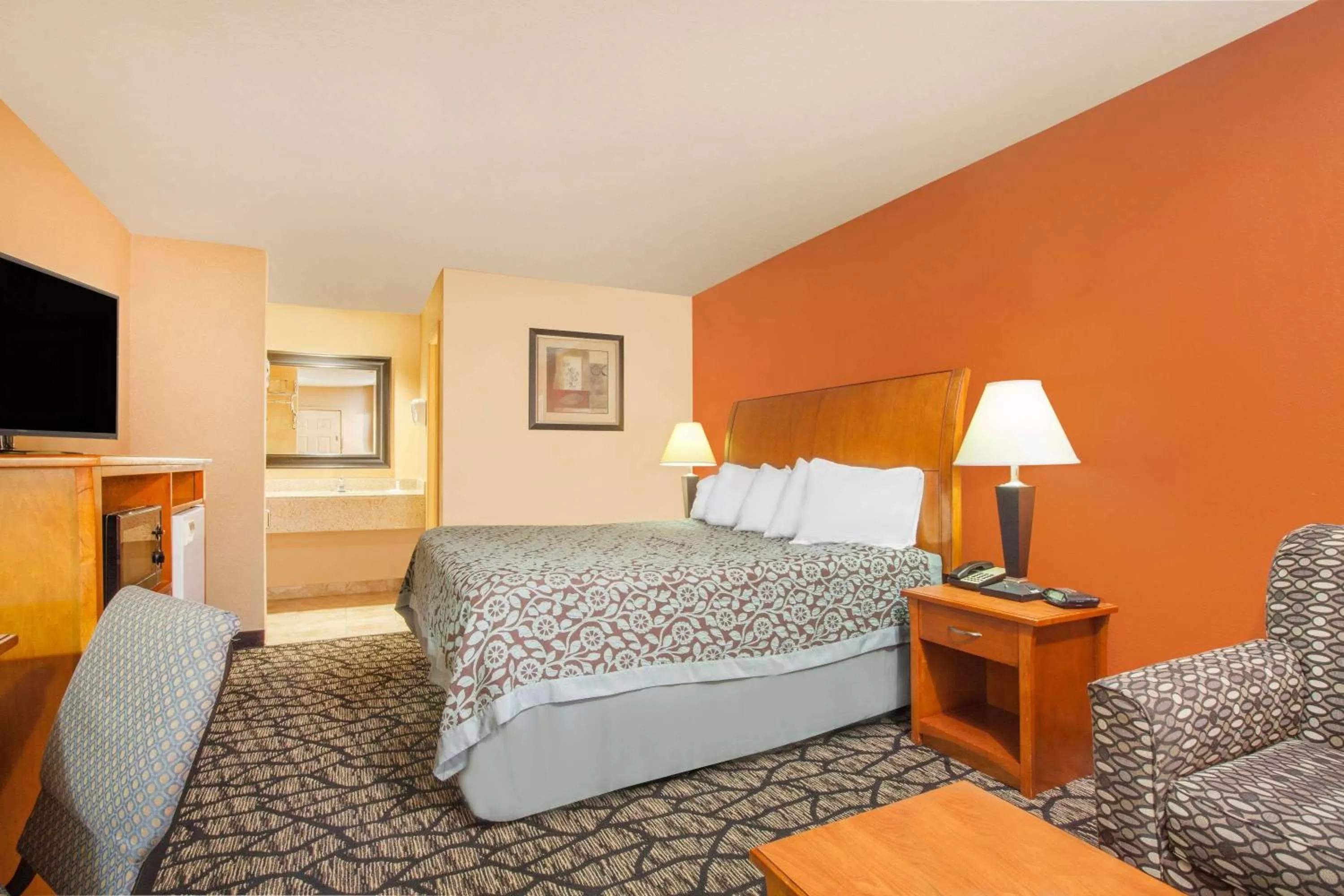 Photo of the whole room, Bed in Days Inn by Wyndham Centerville