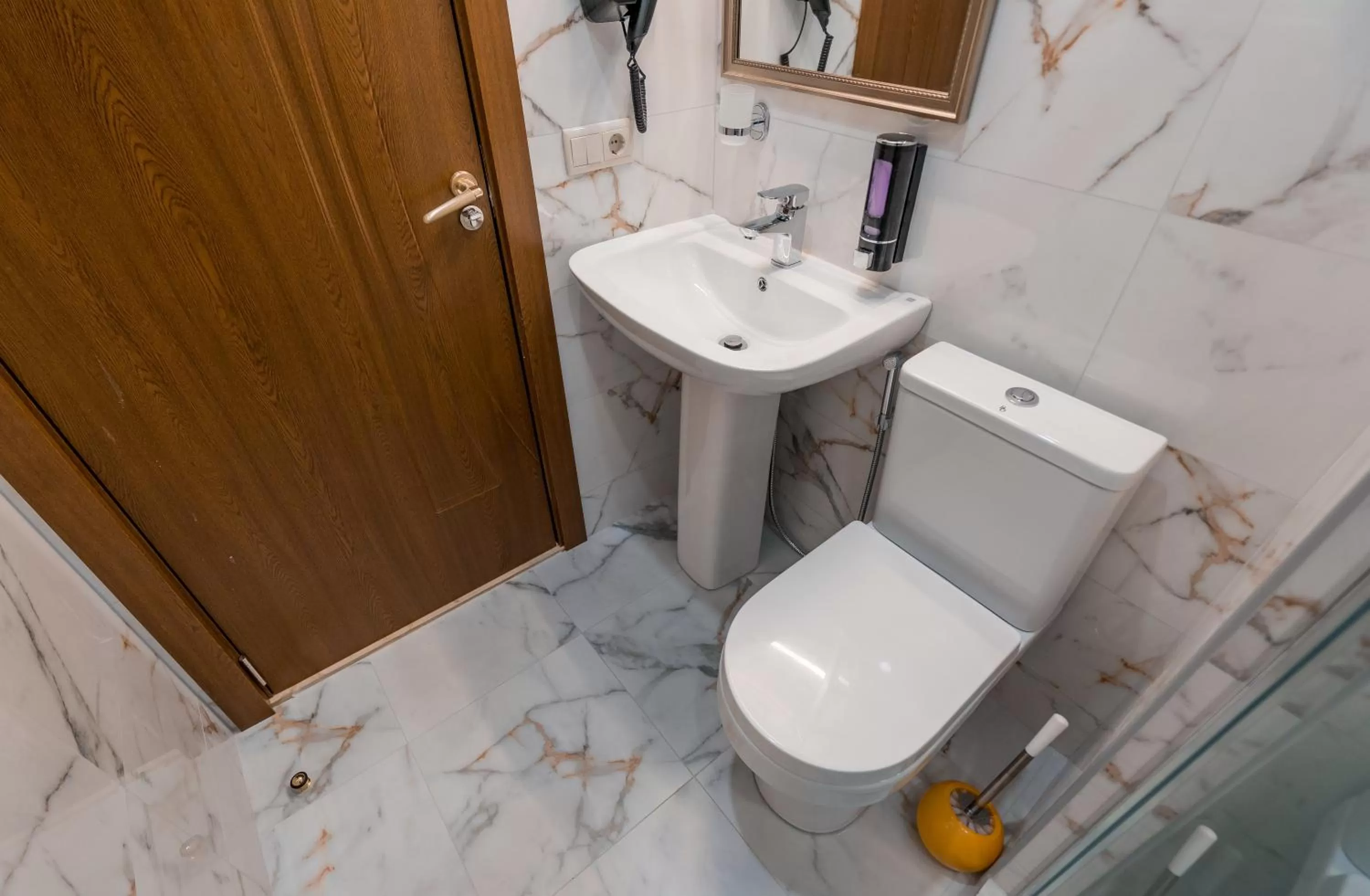 Shower in Constant Tbilisi