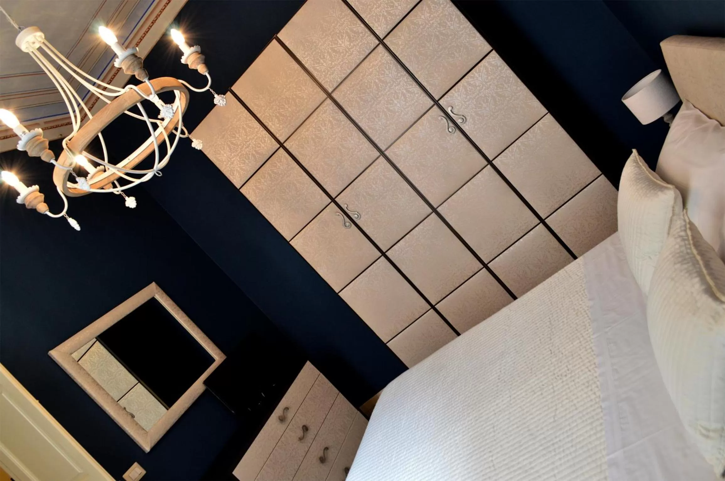 Decorative detail, Bed in Albergo Diffuso Dimora Rossi B&B