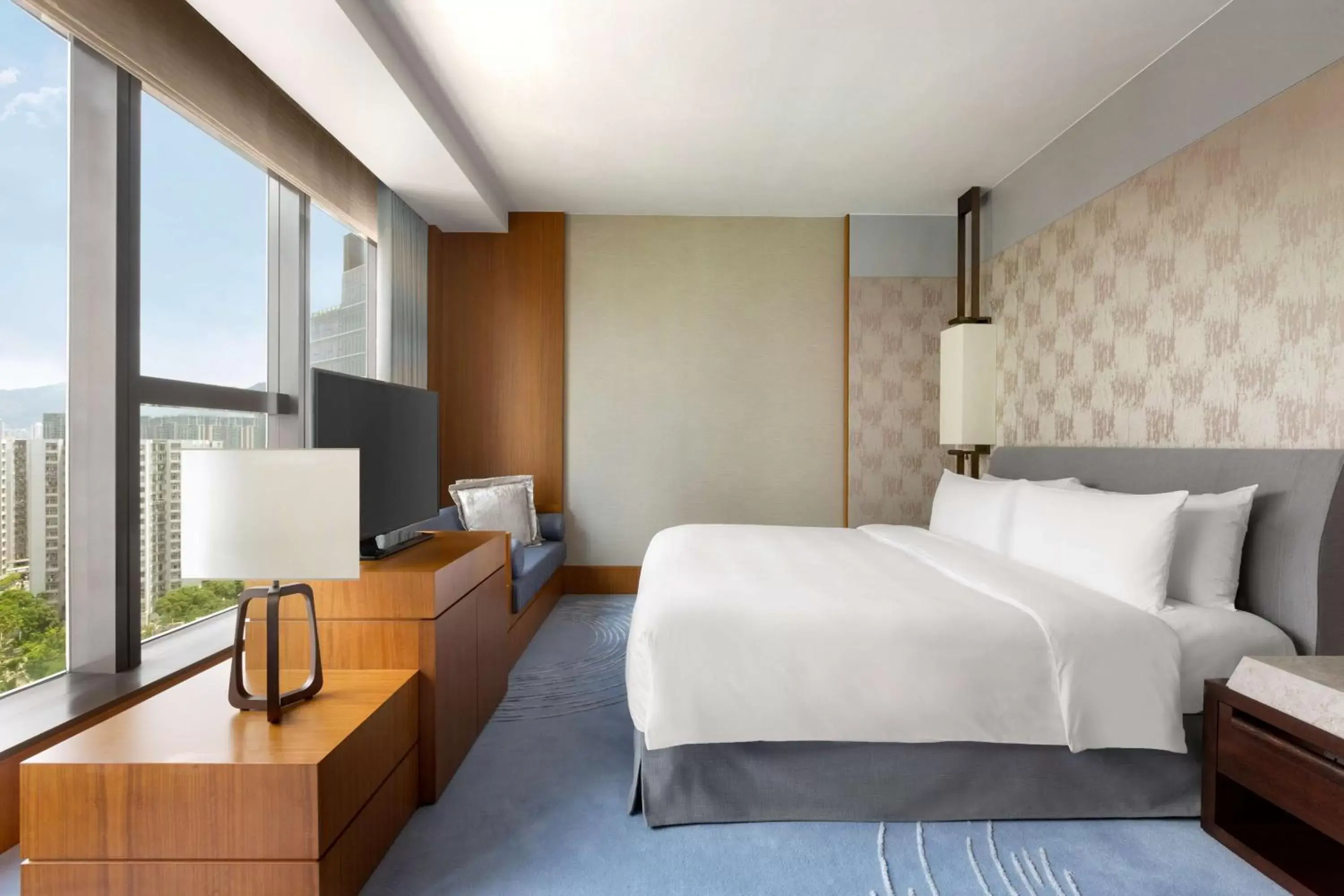 Premier King Room with City View in Kerry Hotel Hong Kong by Shangri-la Premier King Room with City View in Kerry Hotel Hong Kong by Shangri-la