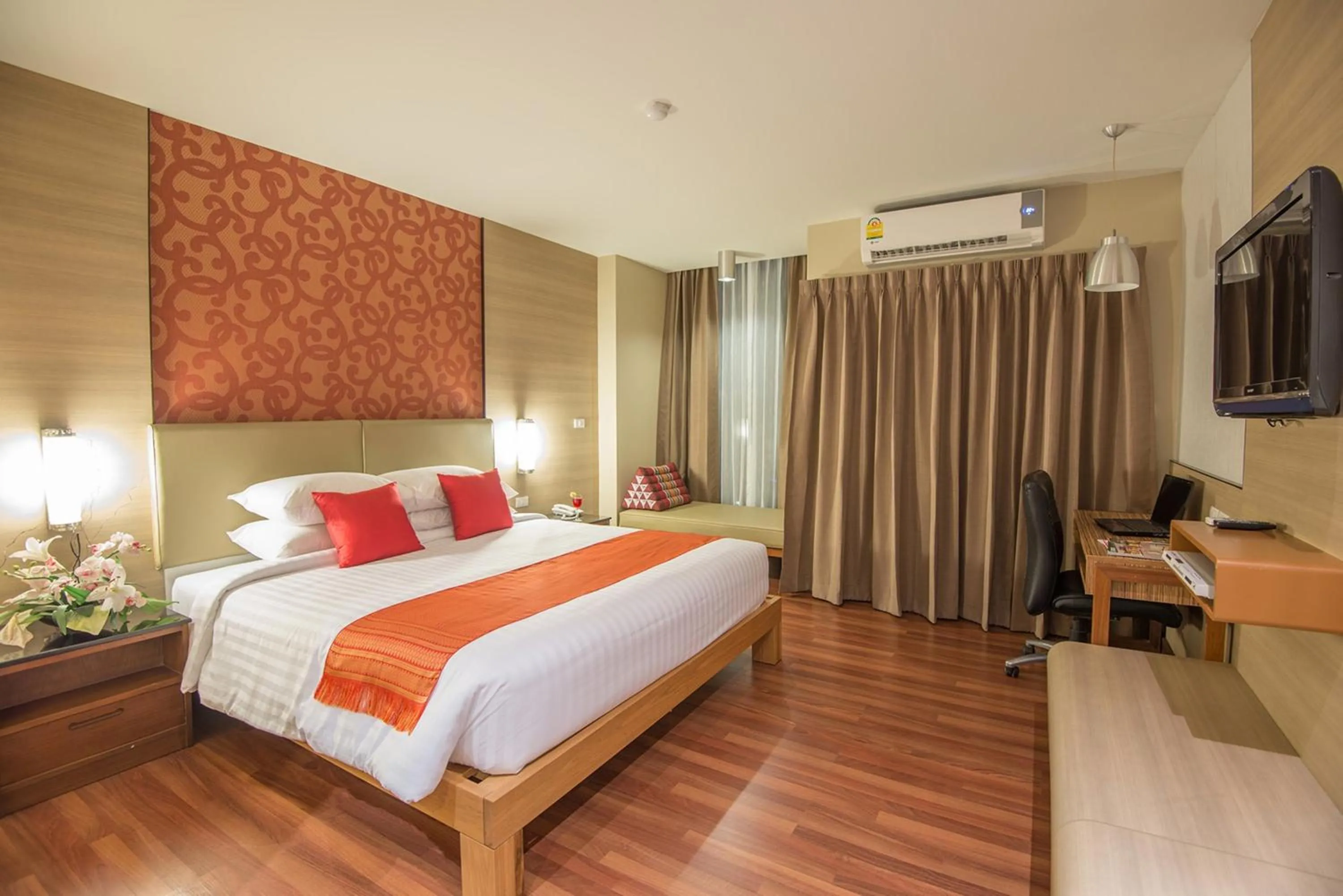 Bed in Marsi Hotel Bangkok