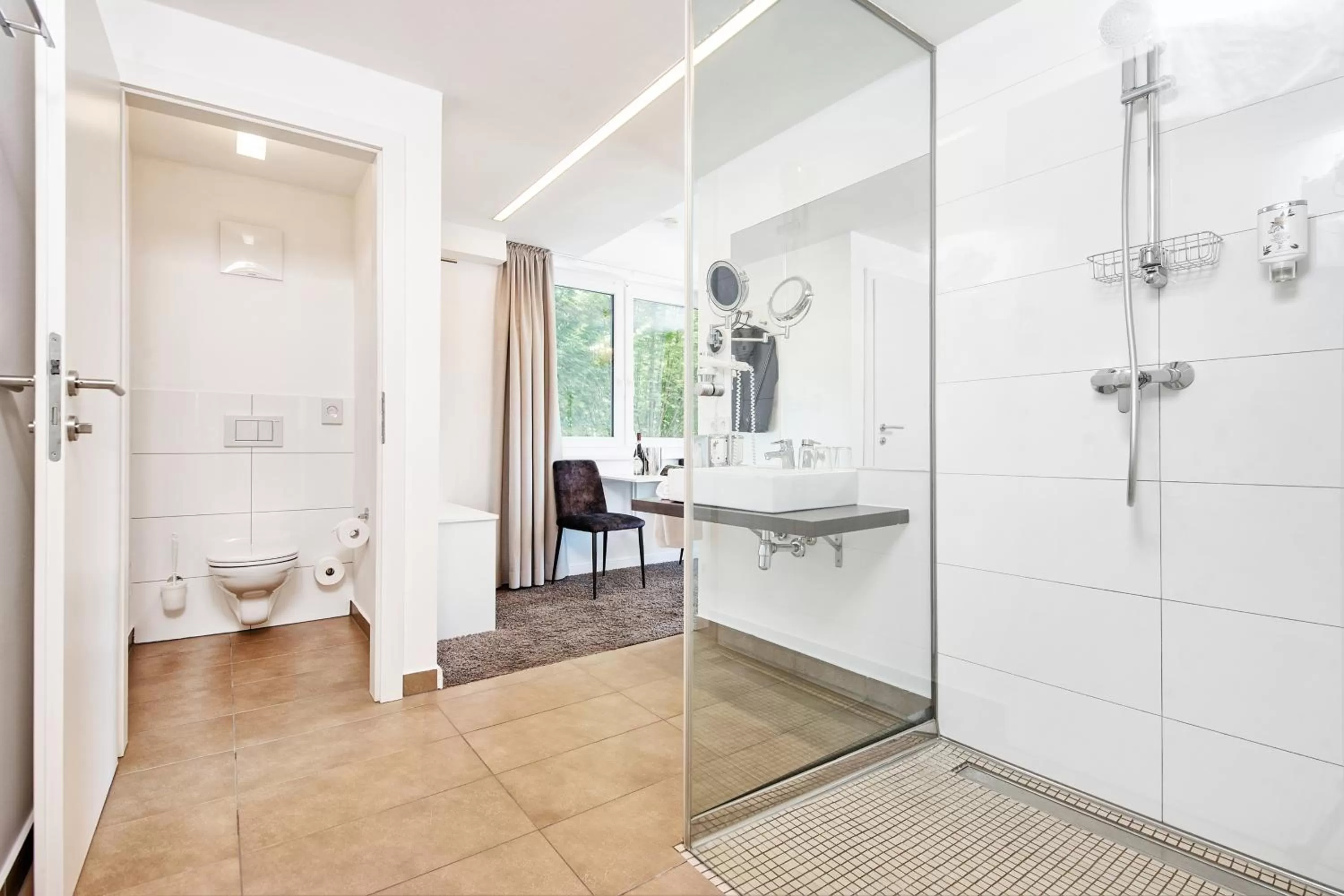 Photo of the whole room, Bathroom in Hotel 24 Checkin Velden