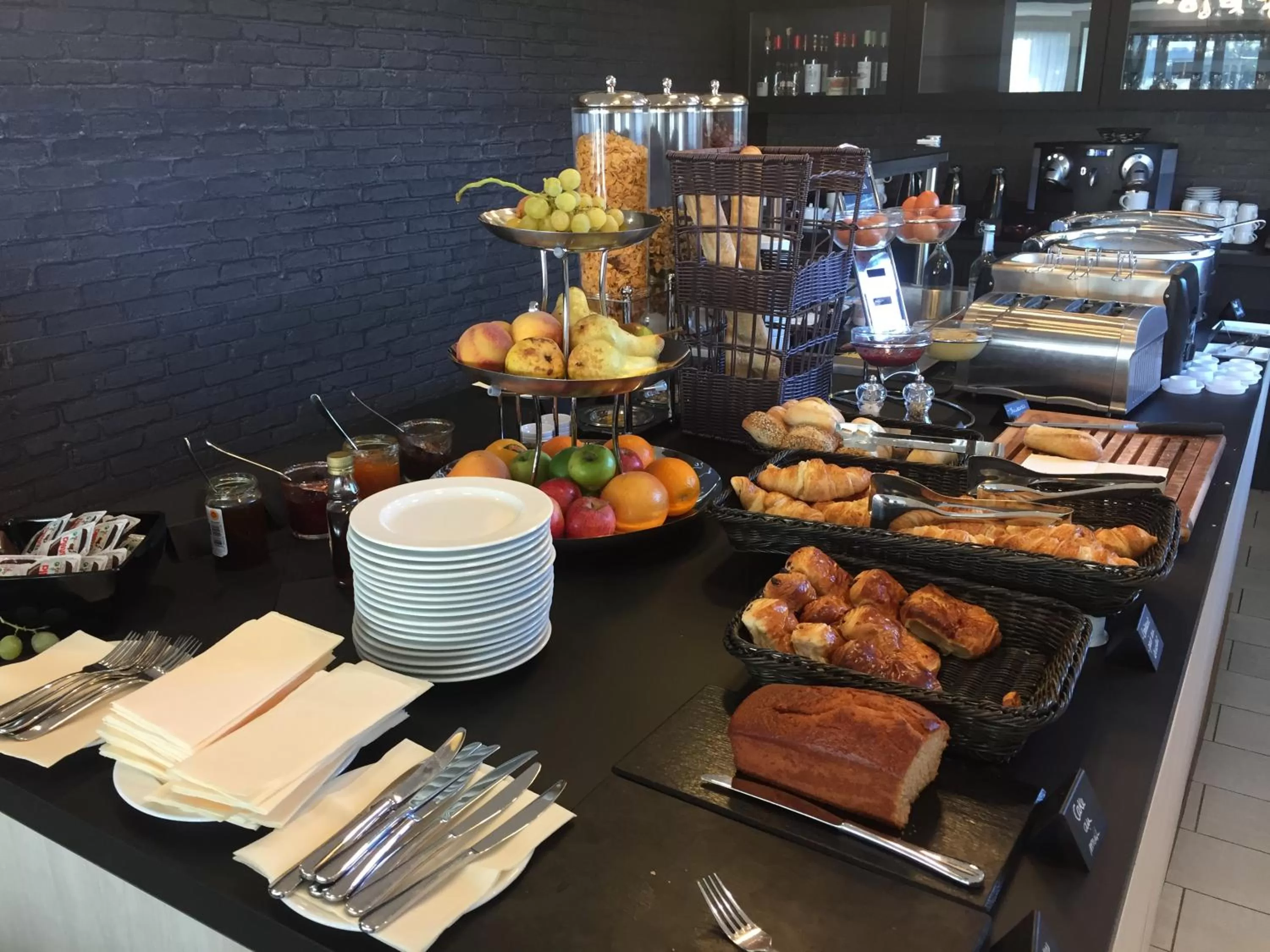 Breakfast in Mercure Hotel & Spa Bastia Biguglia