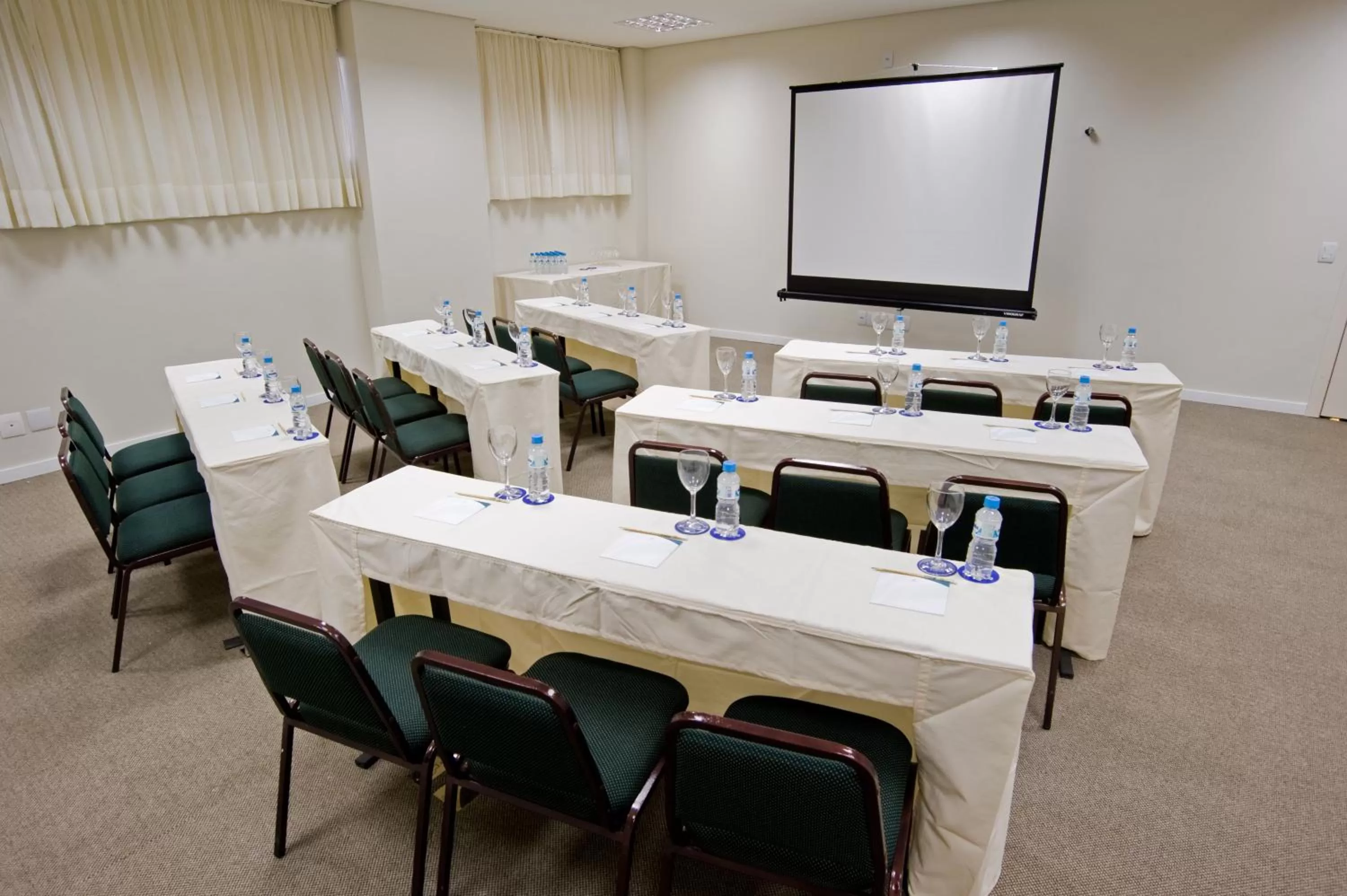 Business facilities in Wyndham Golden Foz Suítes