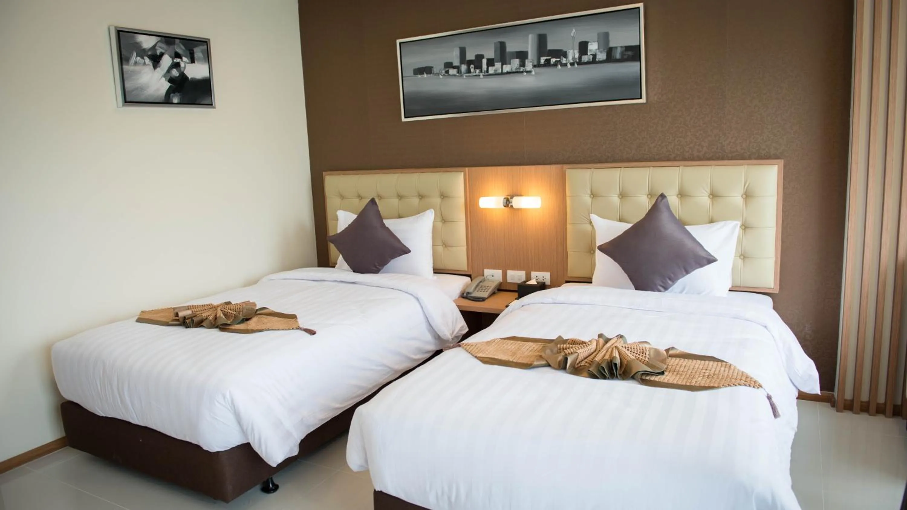 Bed in Picnic Hotel Bangkok - Rang Nam