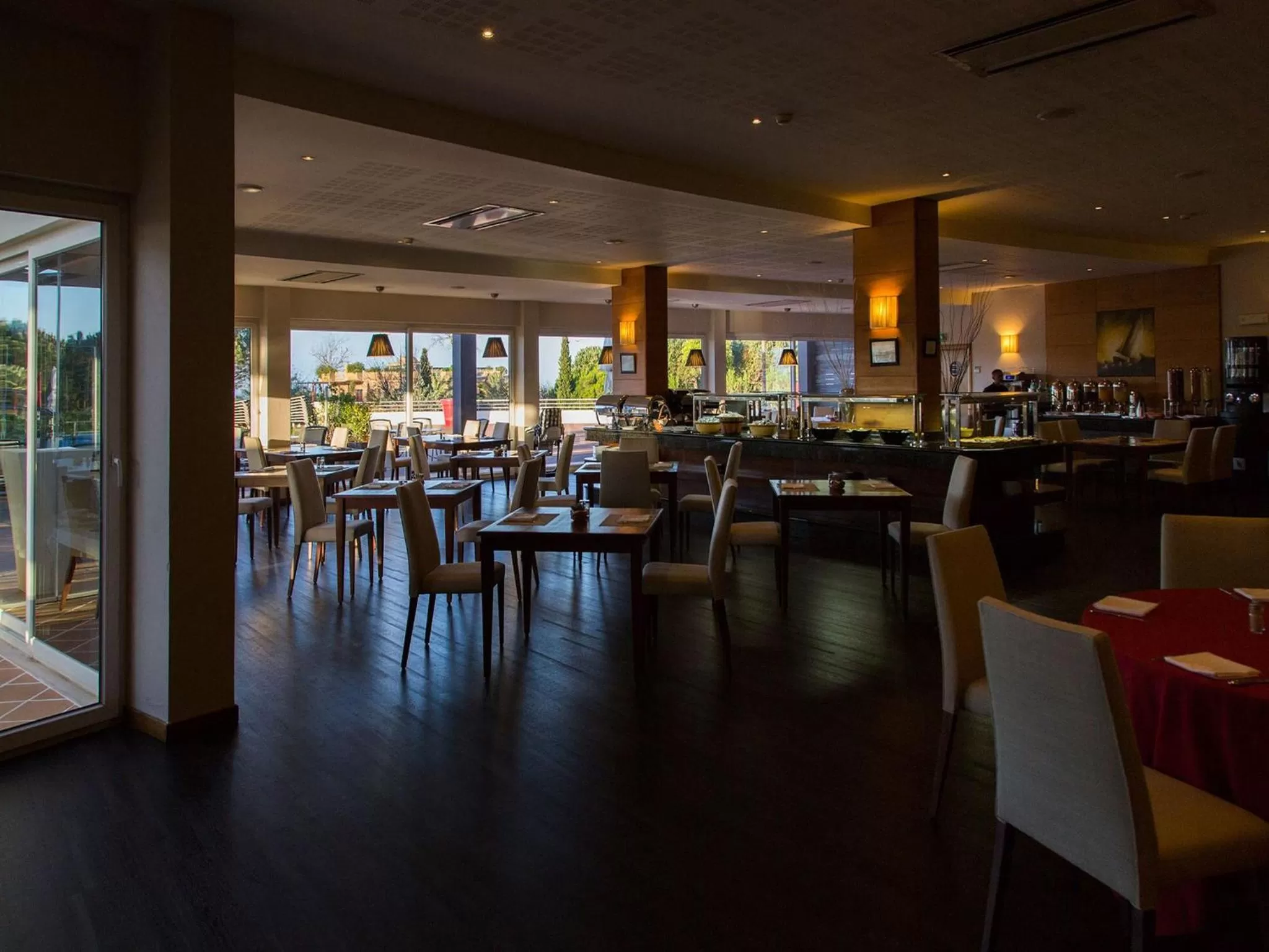 Restaurant/places to eat in MS Aparthotel