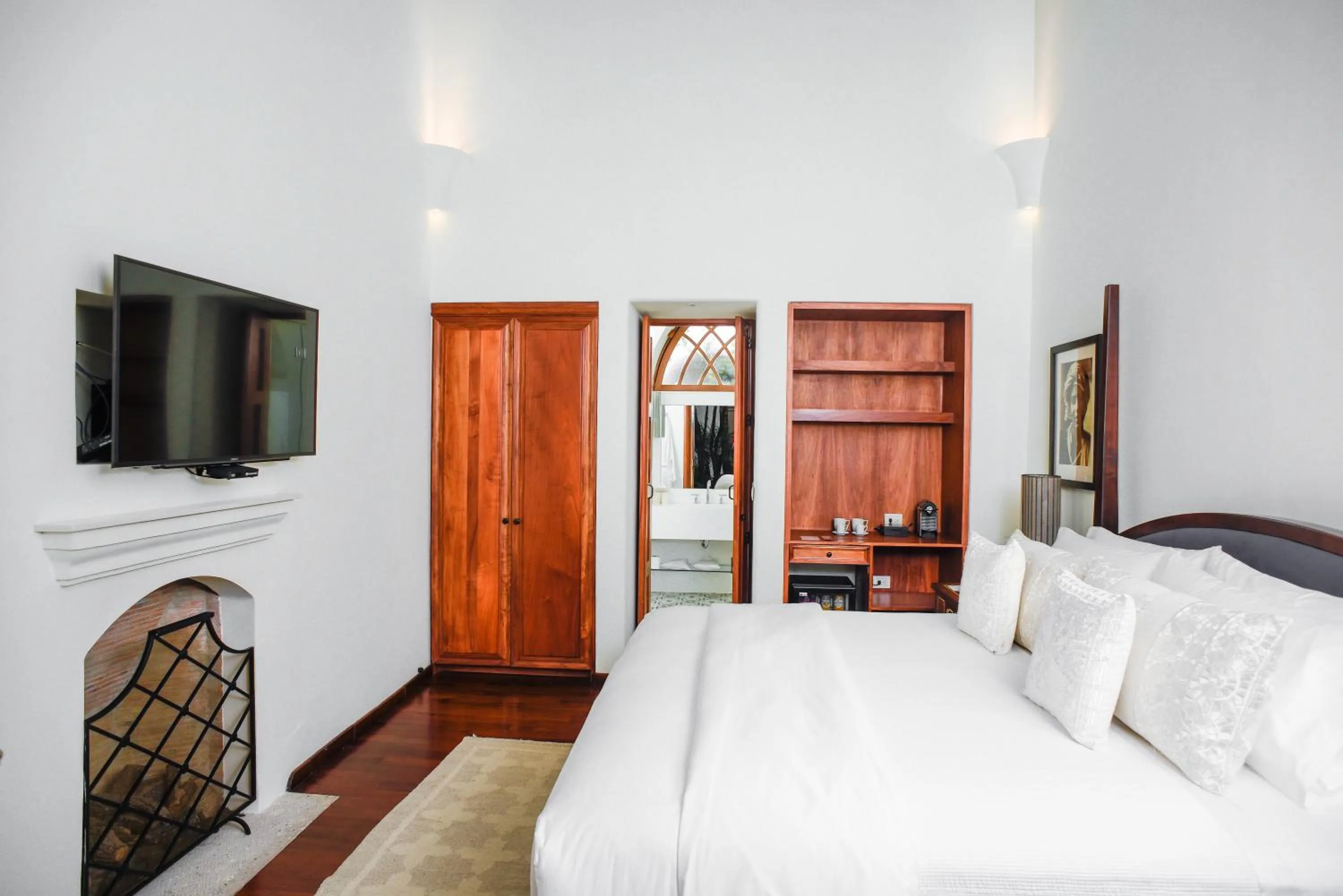 Photo of the whole room, Bed in Hotel Casa Blanca 7