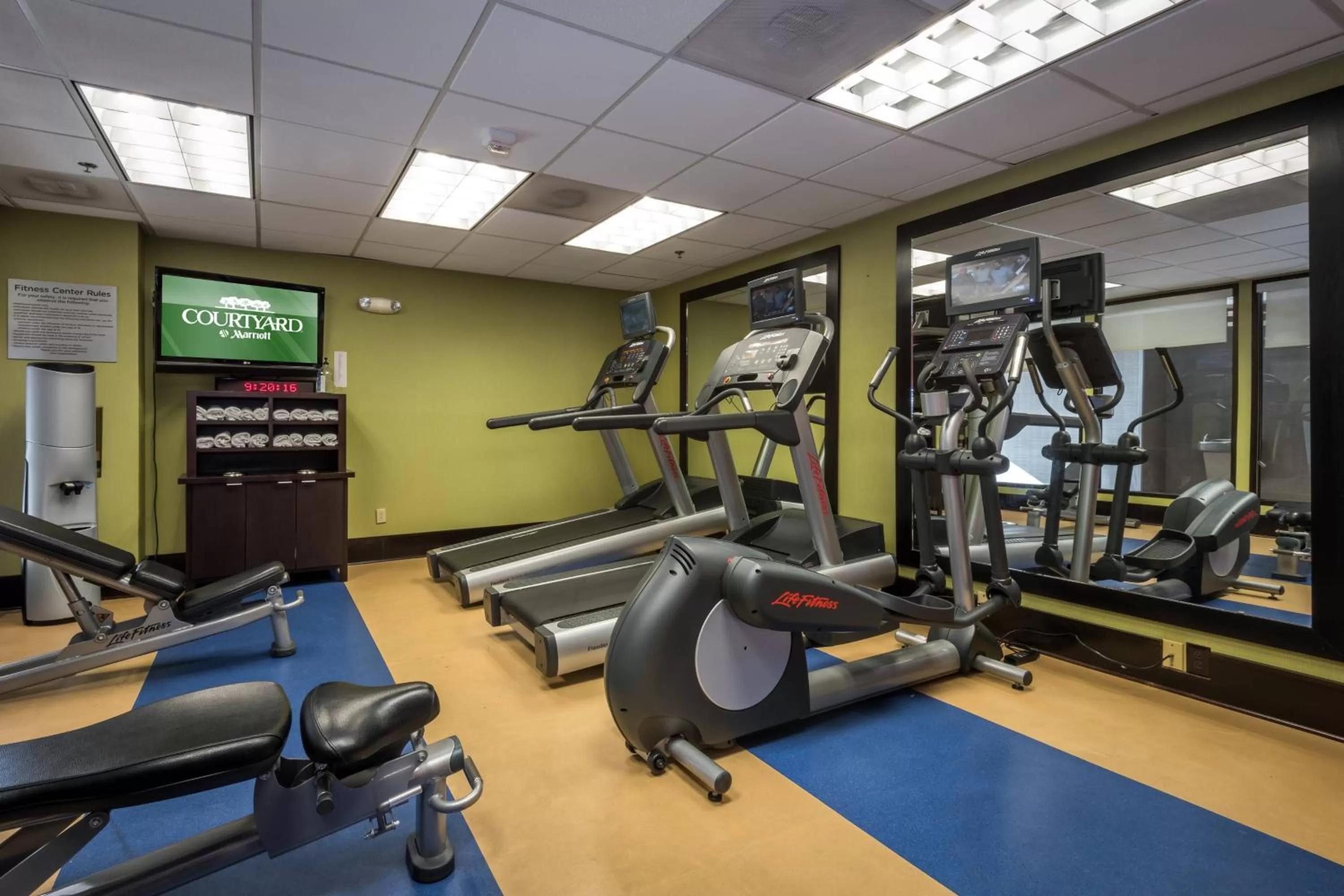 Fitness centre/facilities in Courtyard Tupelo